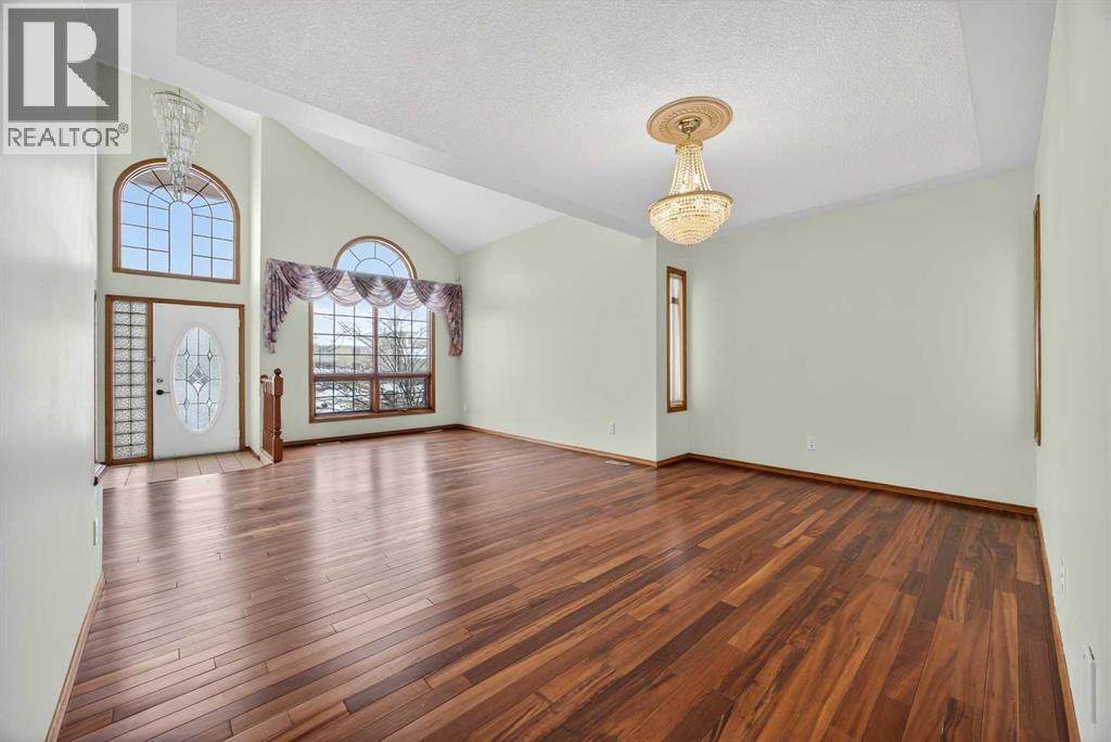 Single Family House for Sale in  Hawkmount Green NW Hawkwood Calgary 