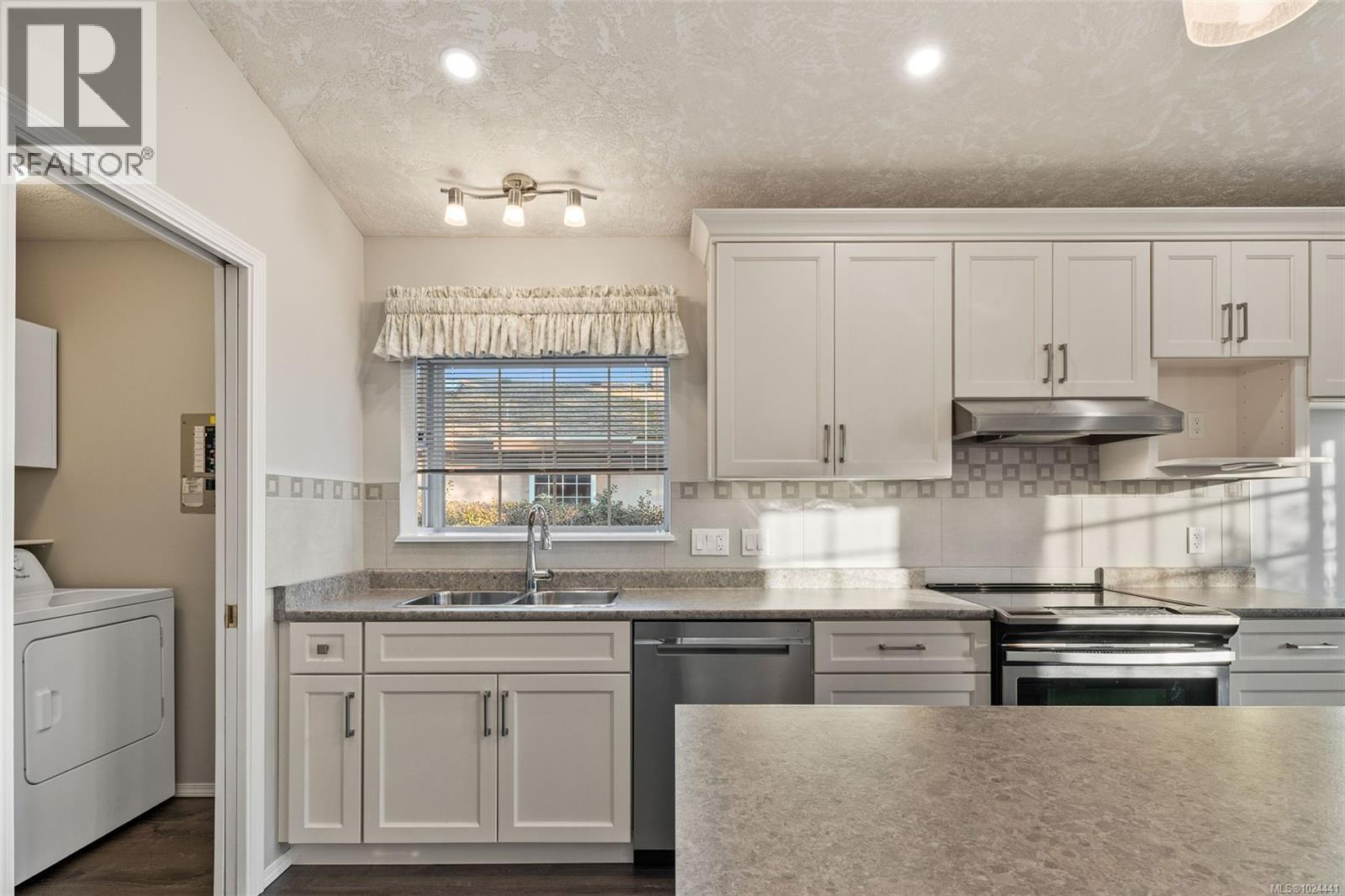 #22 901 KENTWOOD LANE - 16