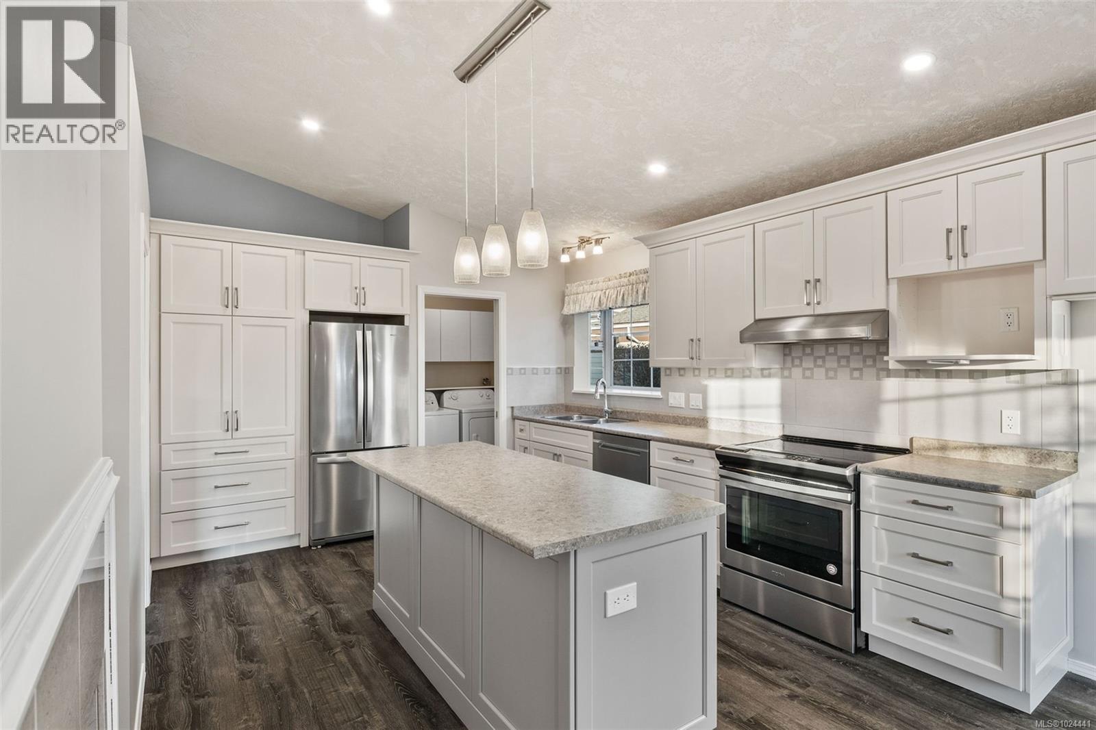 #22 901 KENTWOOD LANE - 33