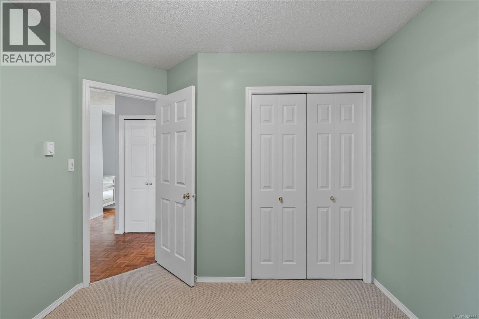 #22 901 KENTWOOD LANE - 27