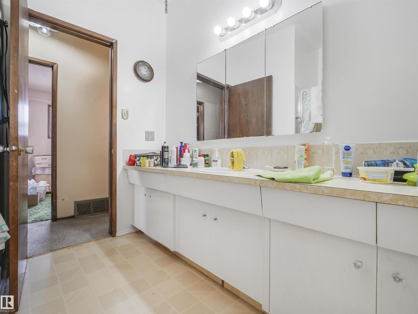 8608 137Ave AV NW, Edmonton