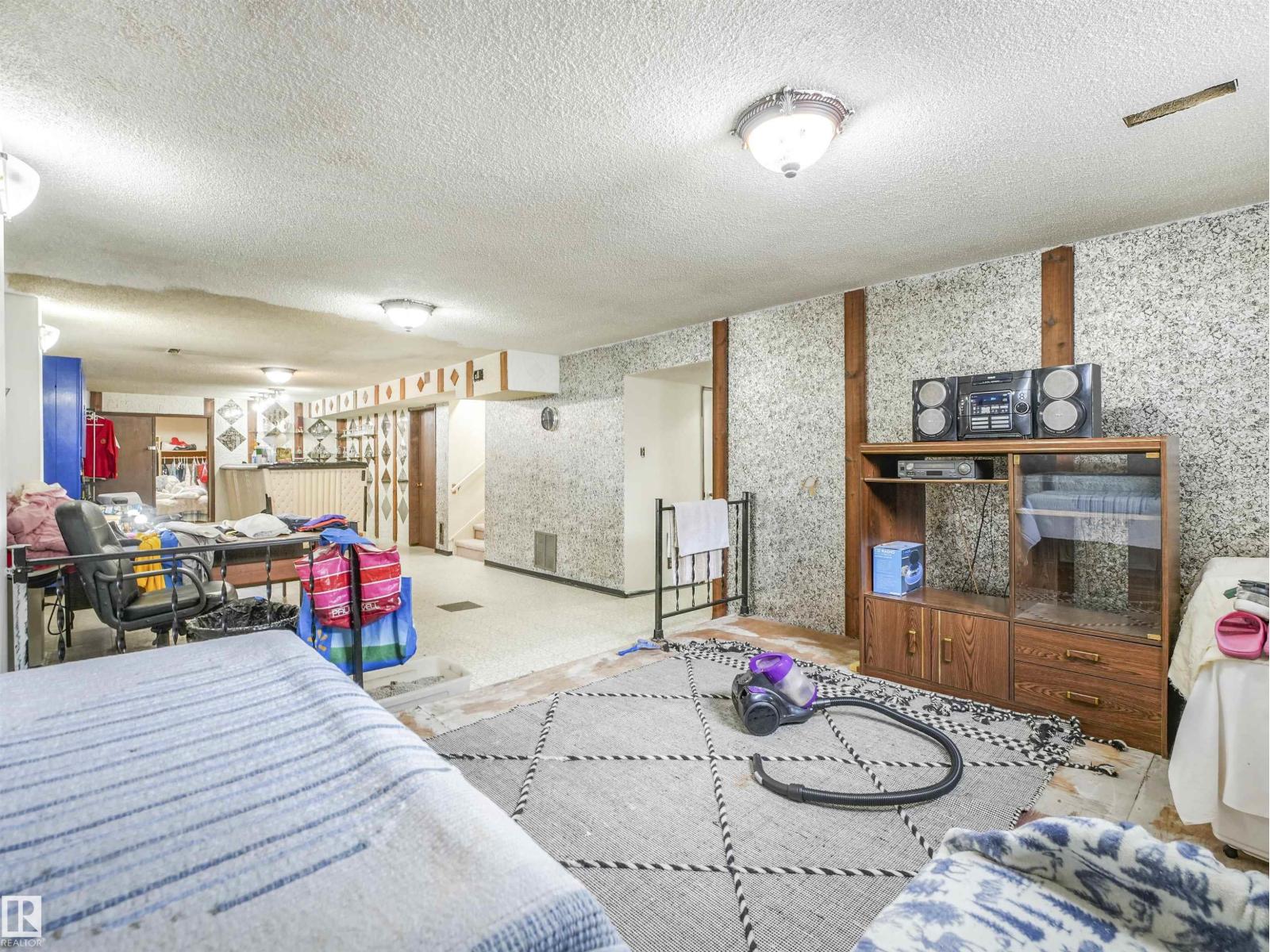 8608 137Ave AV NW, Edmonton