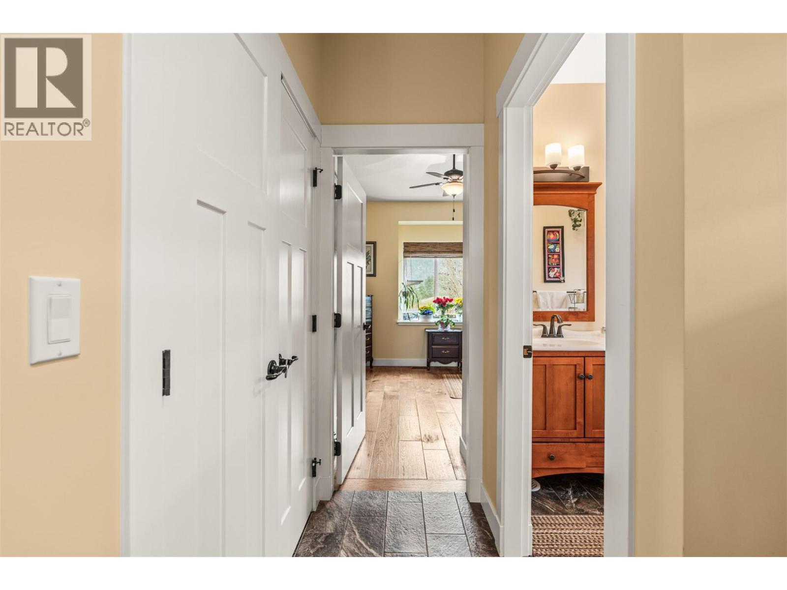 32 2444 York Avenue, Armstrong