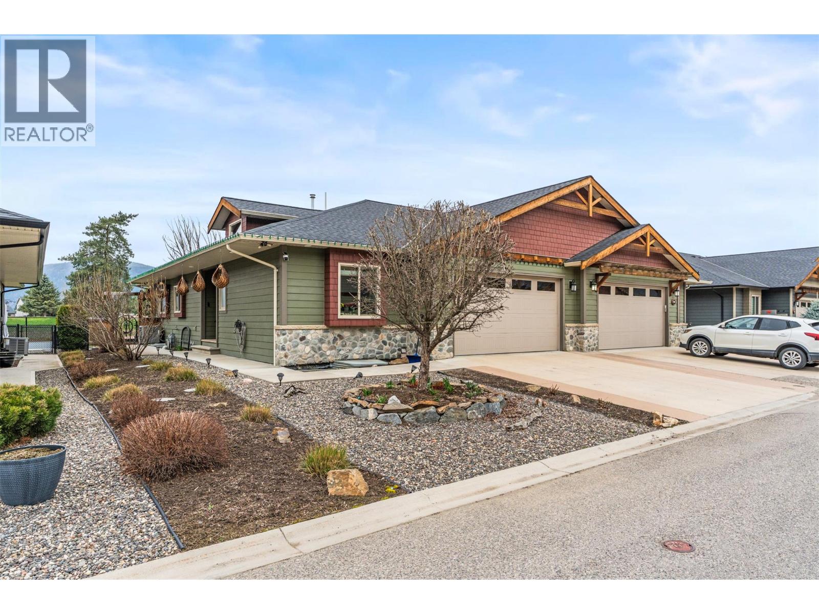 32 2444 York Avenue, Armstrong