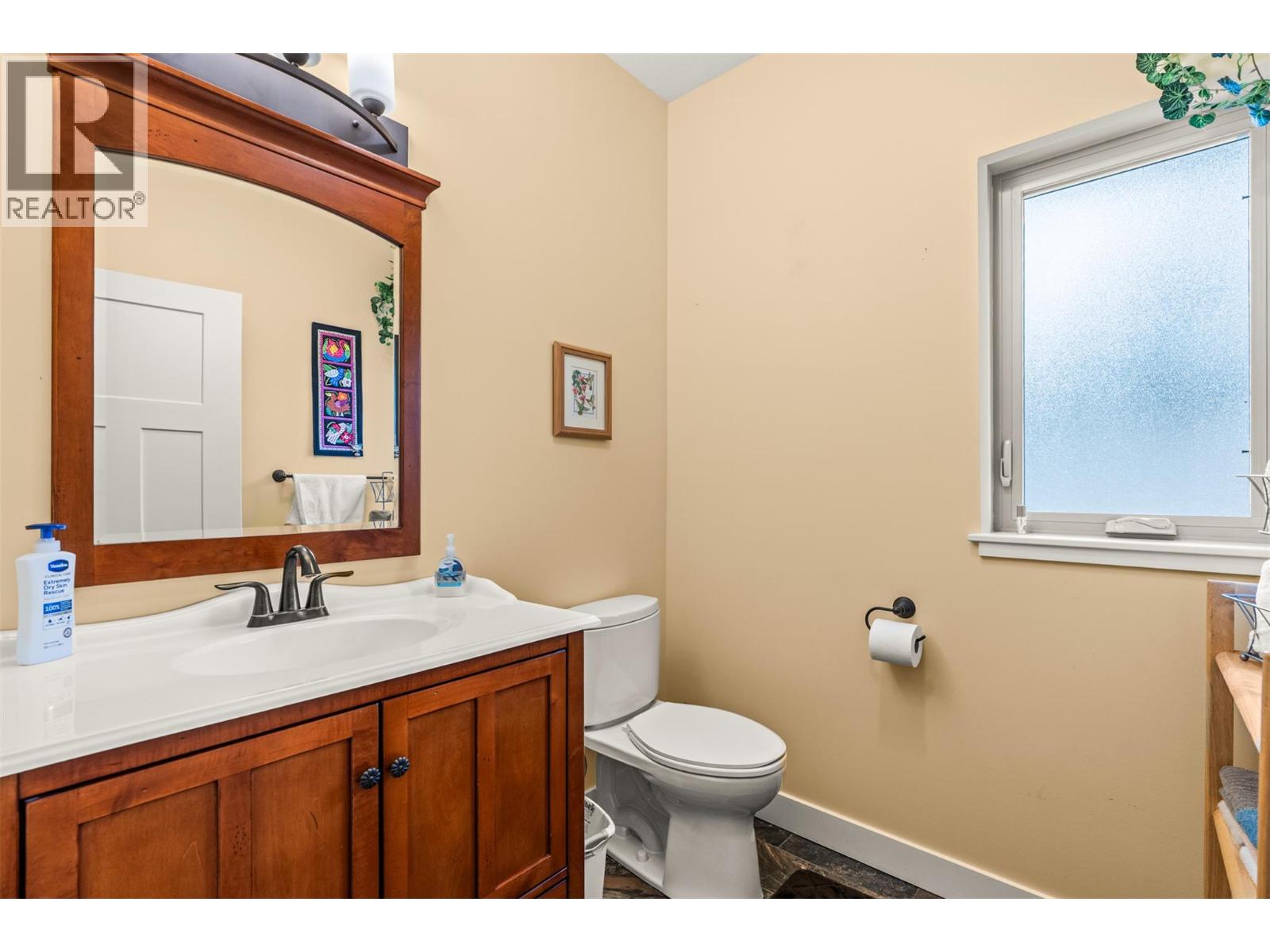 #32 2444 York Avenue - 29