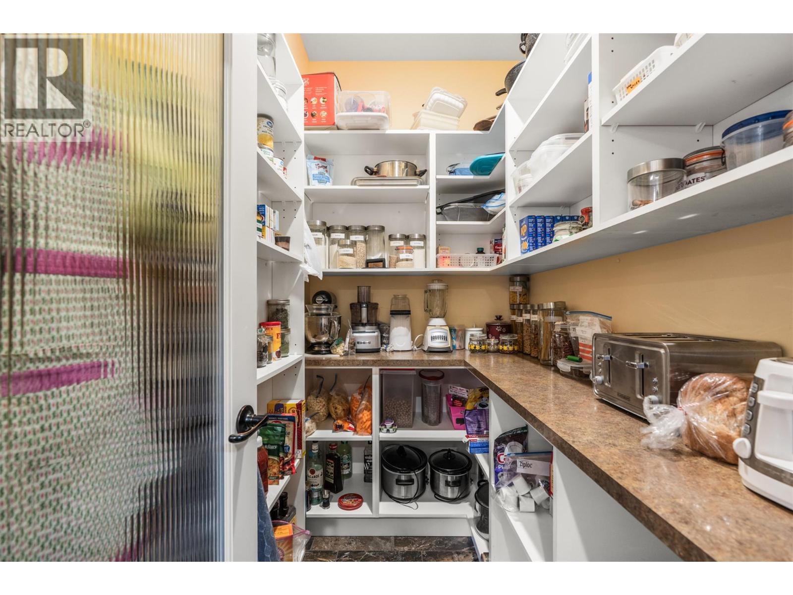 32 2444 York Avenue, Armstrong