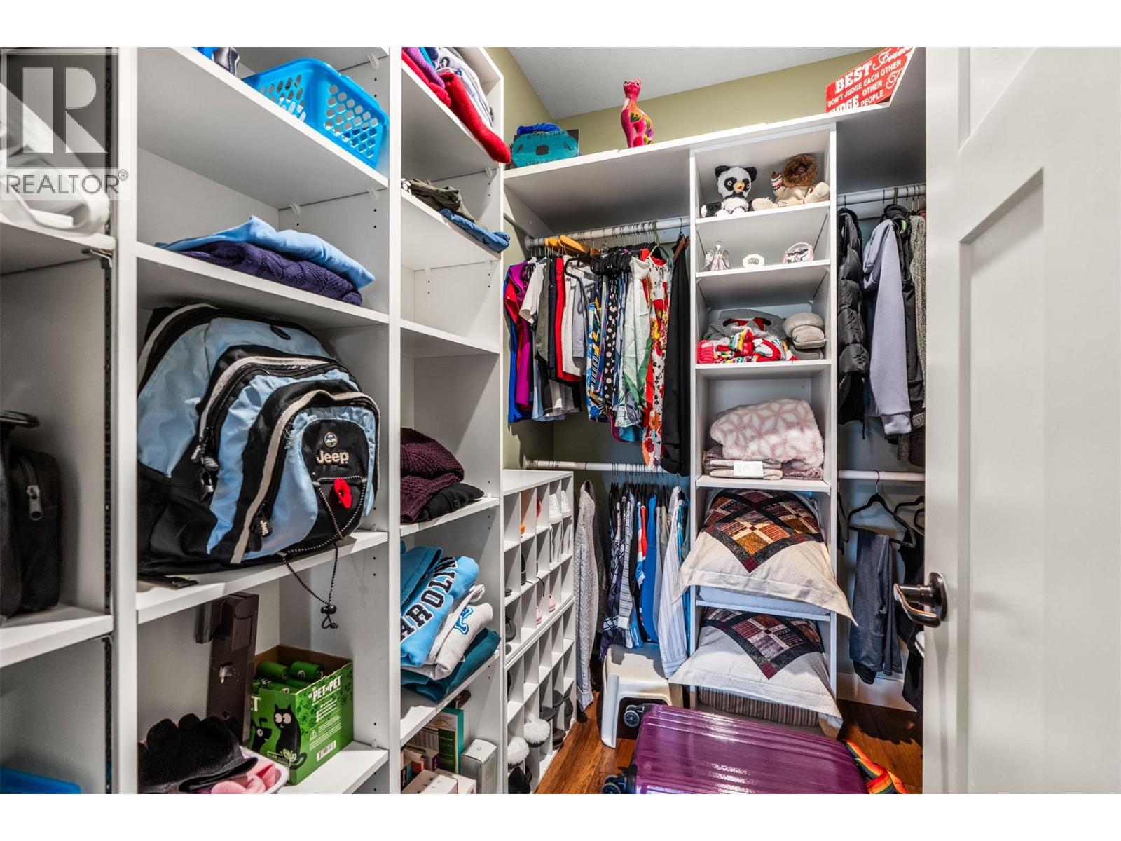 32 2444 York Avenue, Armstrong