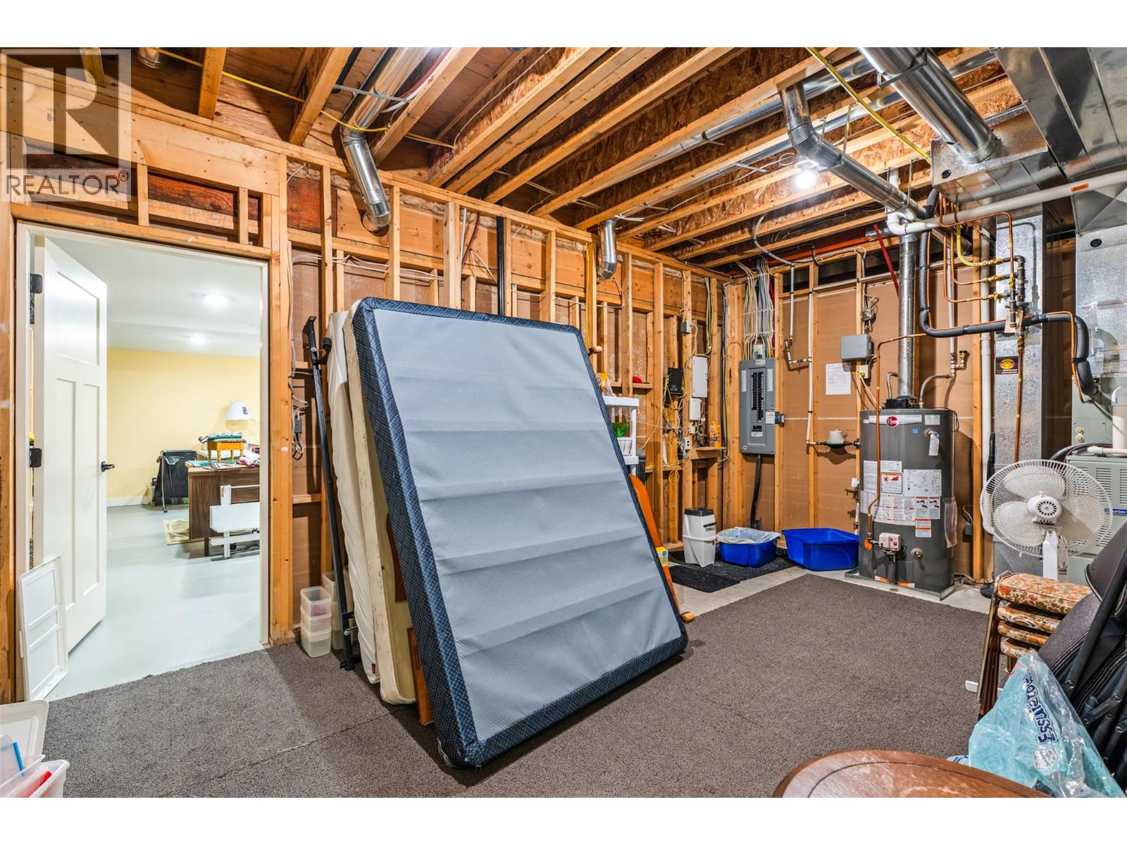 32 2444 York Avenue, Armstrong