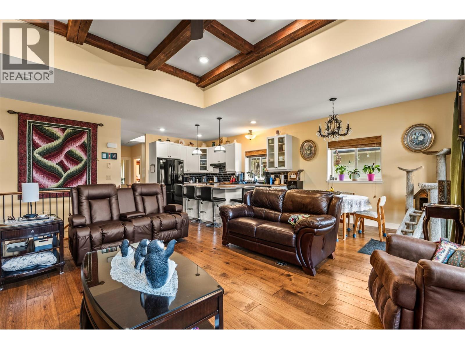 32 2444 York Avenue, Armstrong