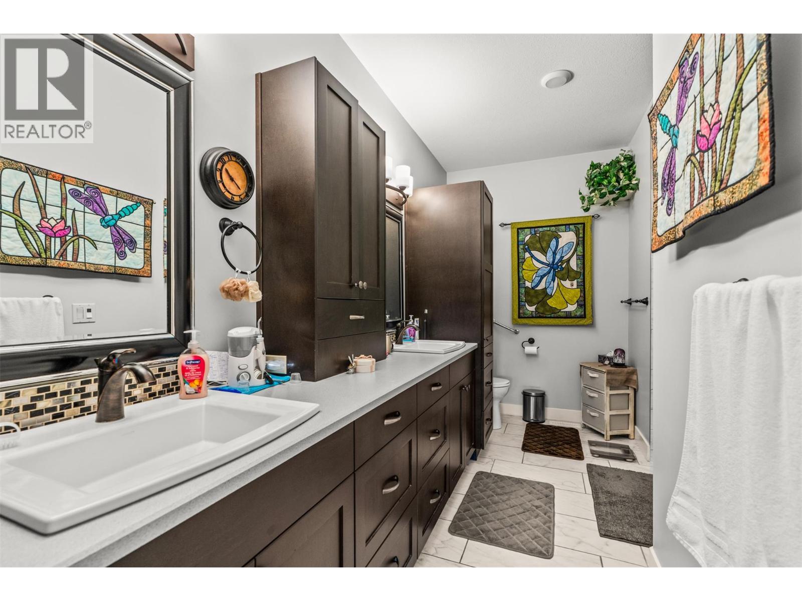 #32 2444 York Avenue - 23