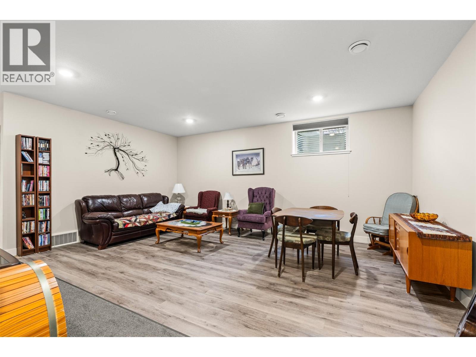 #32 2444 York Avenue - 34