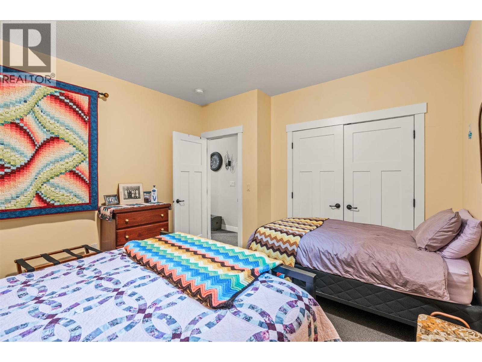 32 2444 York Avenue, Armstrong