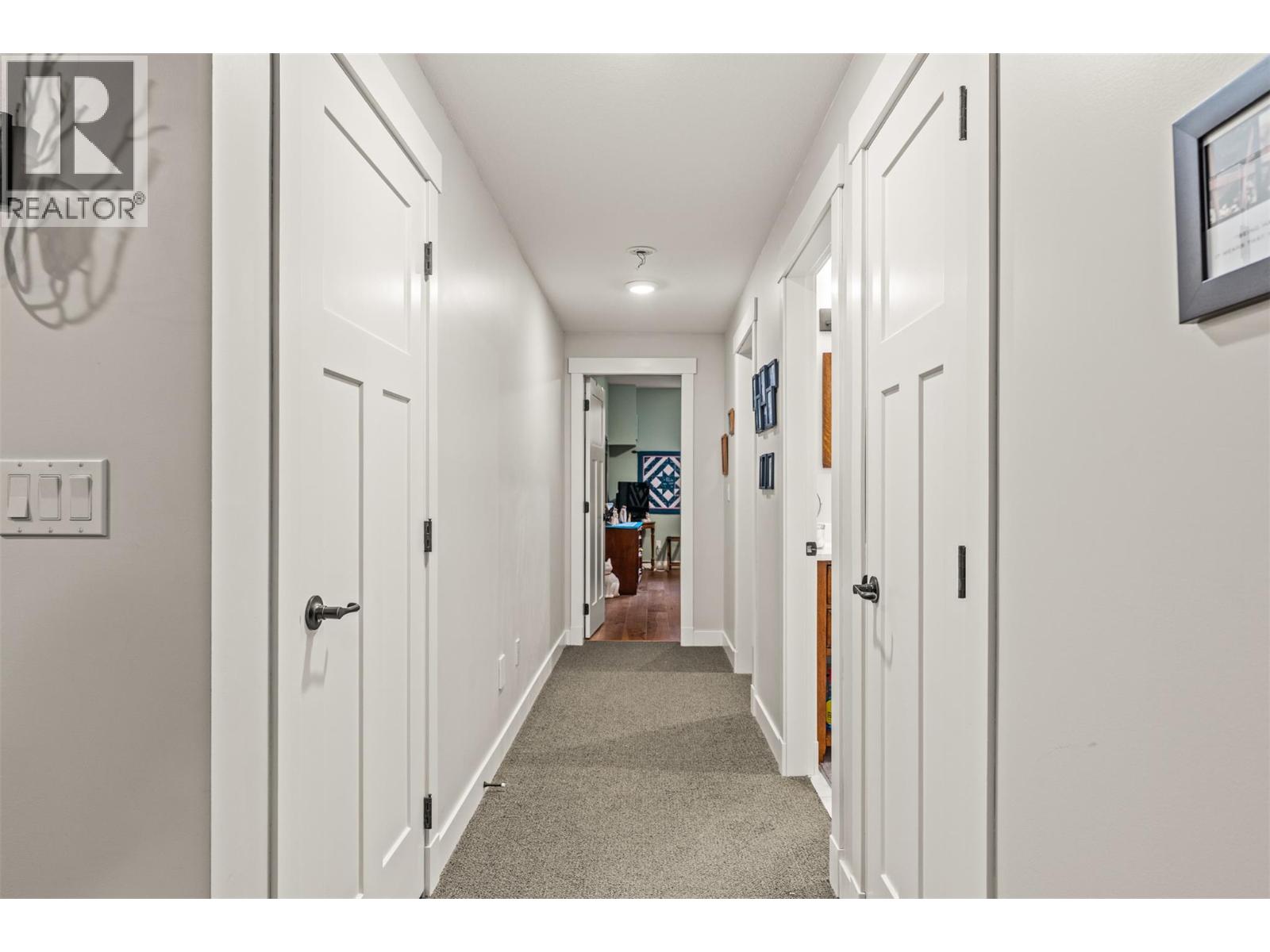 32 2444 York Avenue, Armstrong