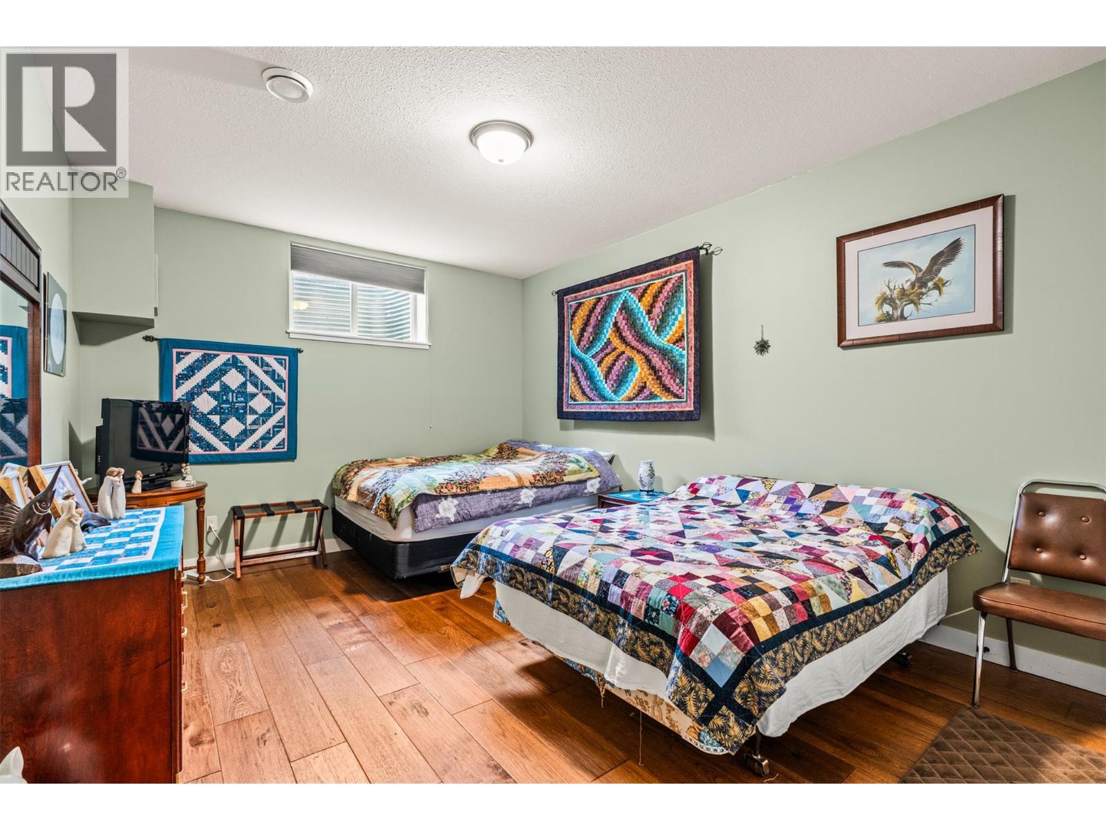 32 2444 York Avenue, Armstrong