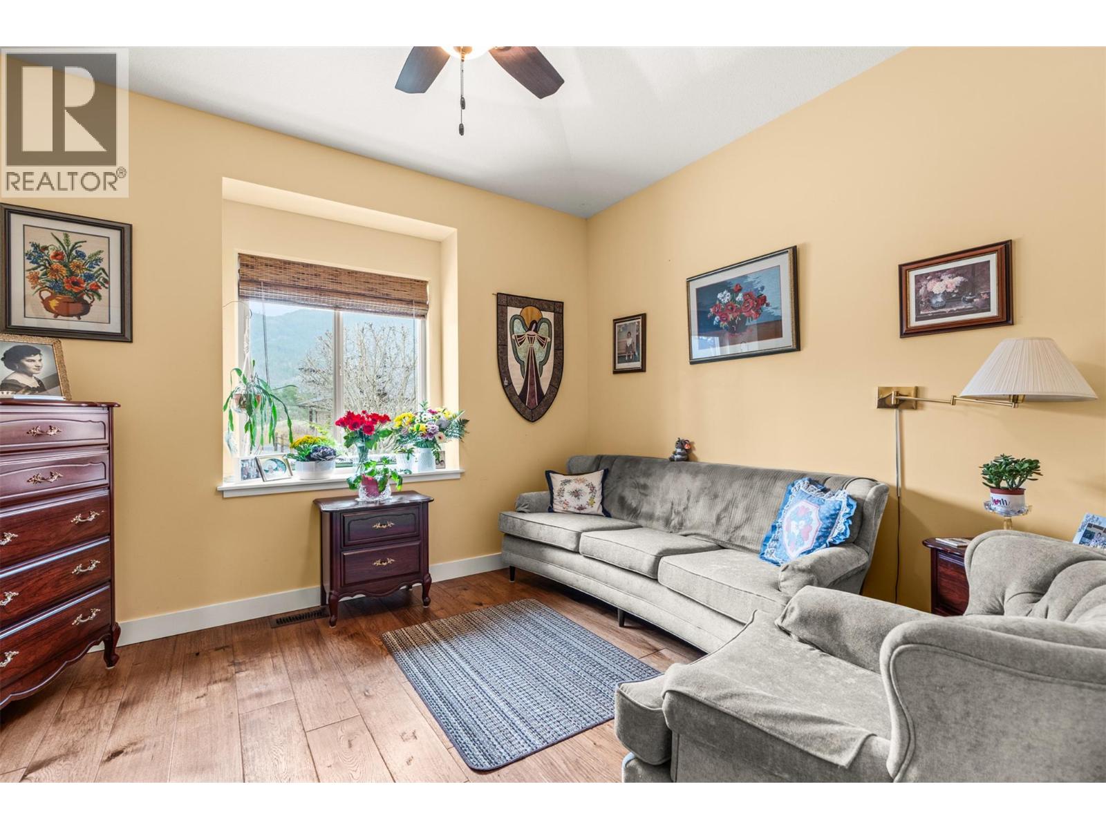 32 2444 York Avenue, Armstrong