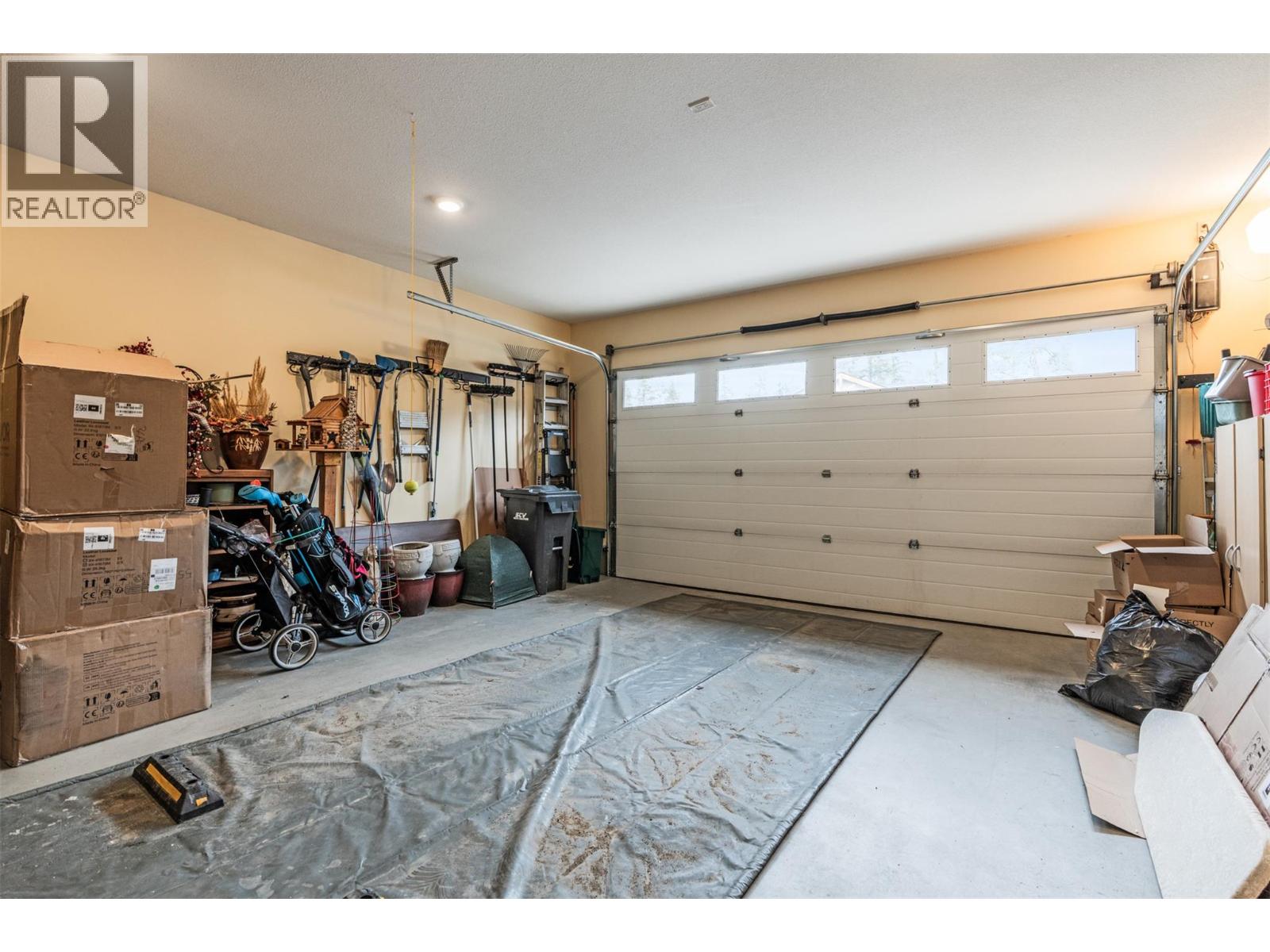 32 2444 York Avenue, Armstrong