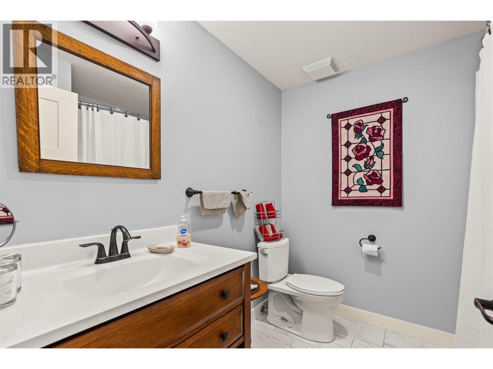 #32 2444 York Avenue - 40