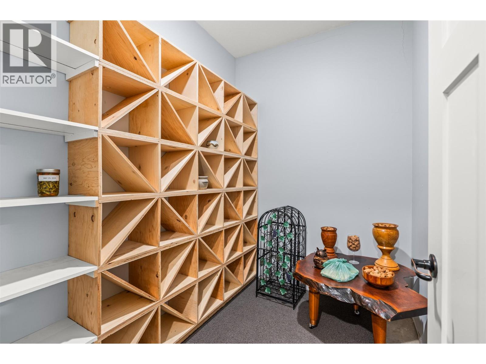 #32 2444 York Avenue - 41