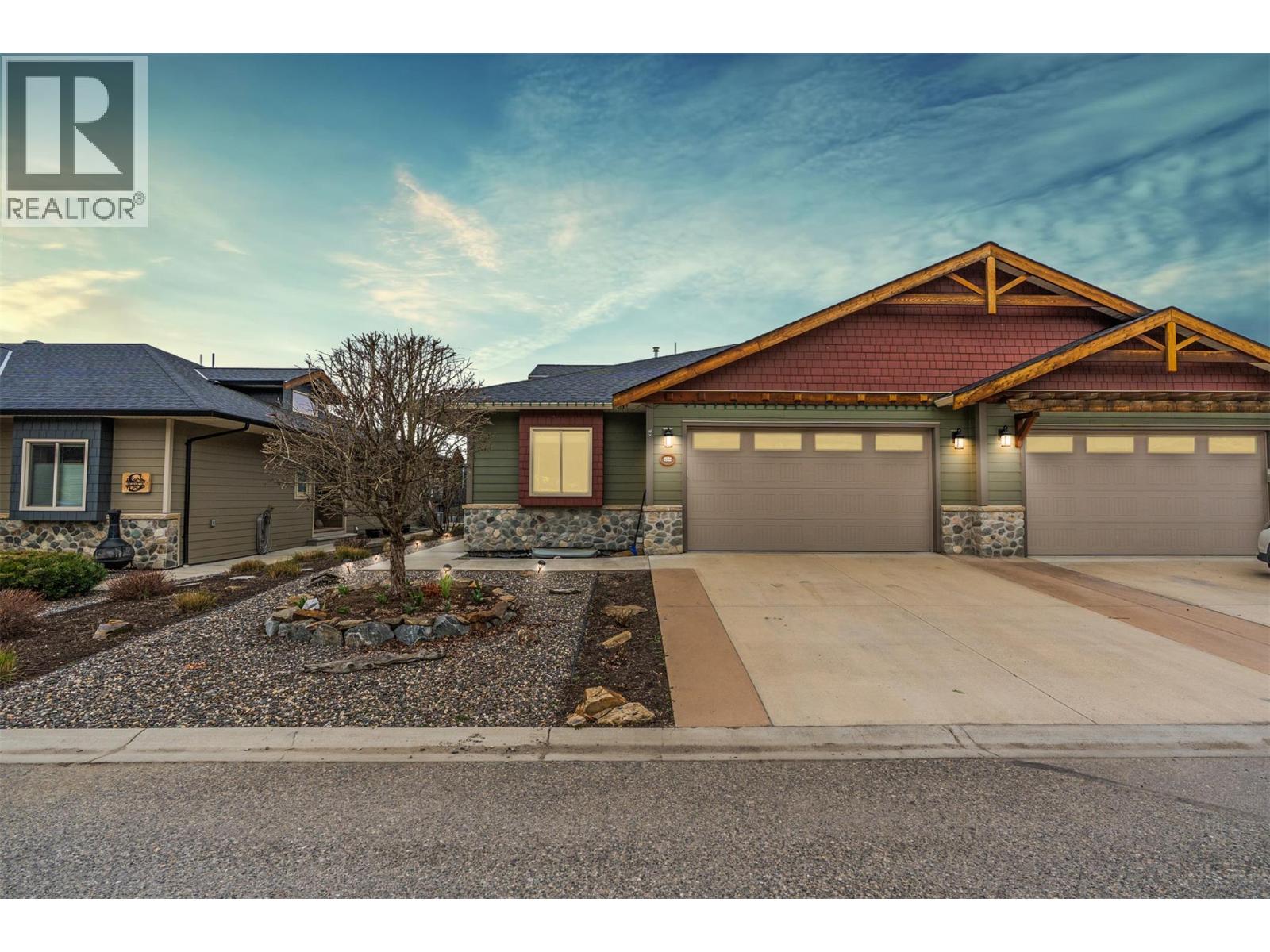 32 2444 York Avenue, Armstrong