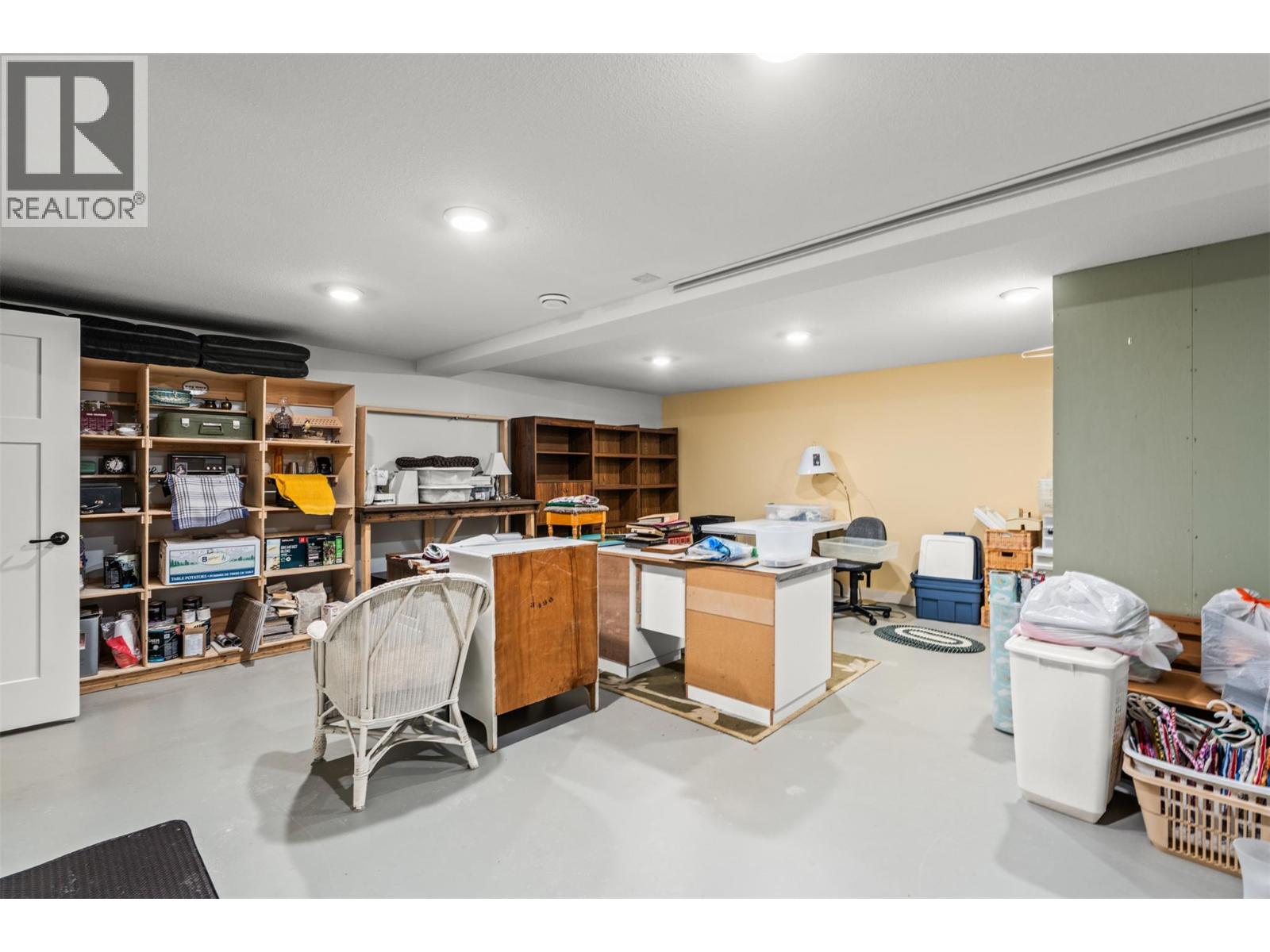 #32 2444 York Avenue - 47