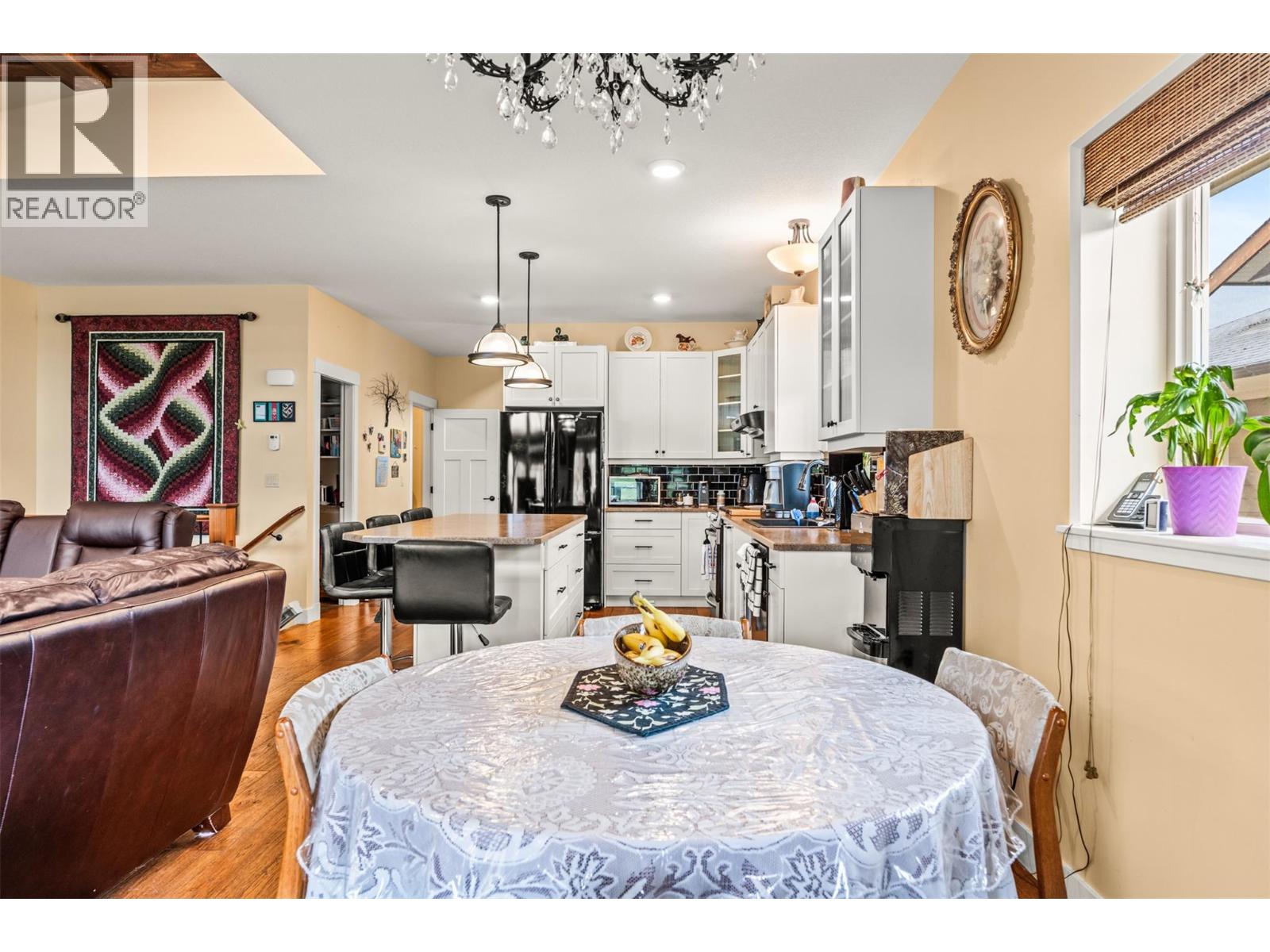 32 2444 York Avenue, Armstrong