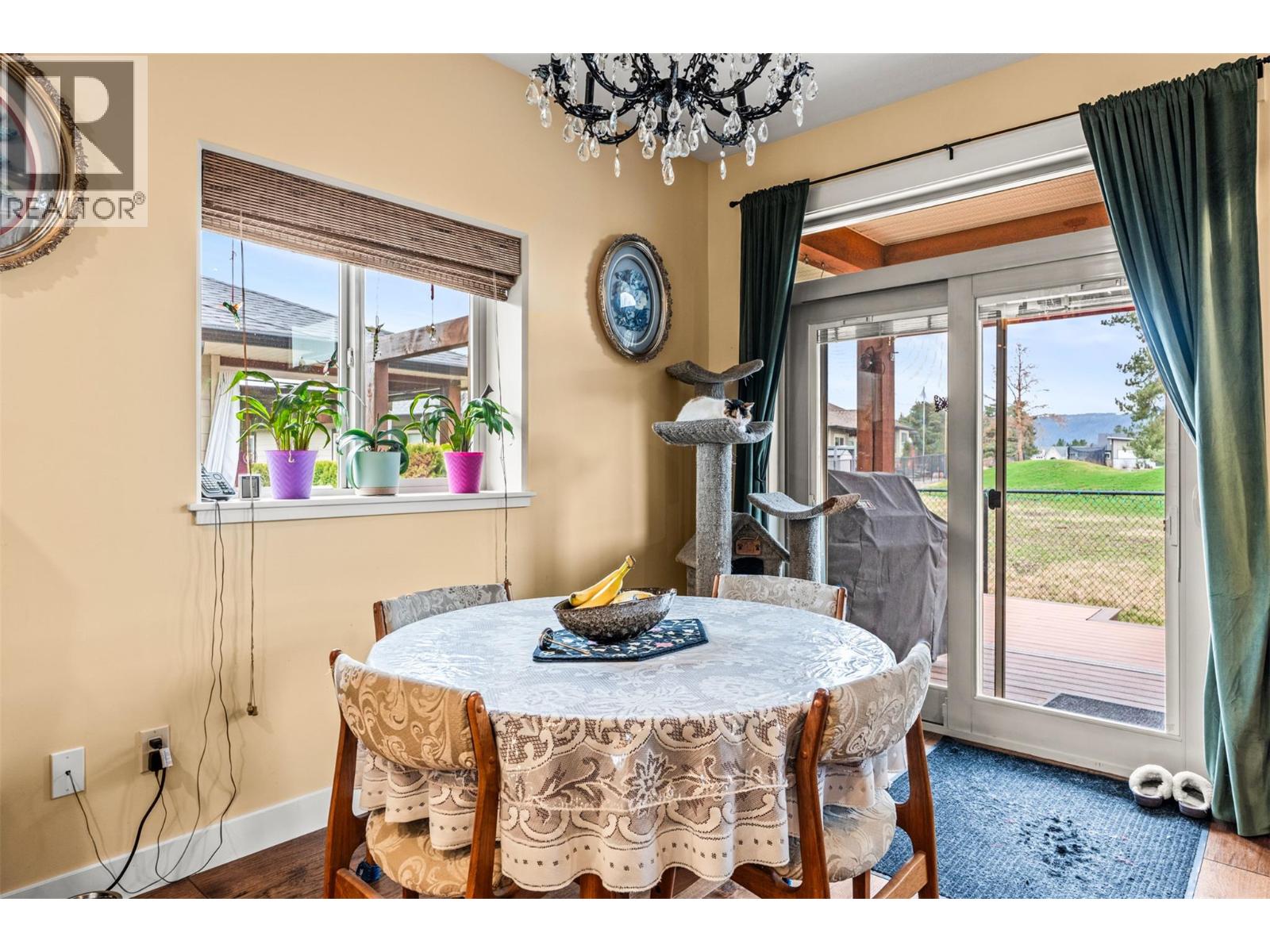 32 2444 York Avenue, Armstrong