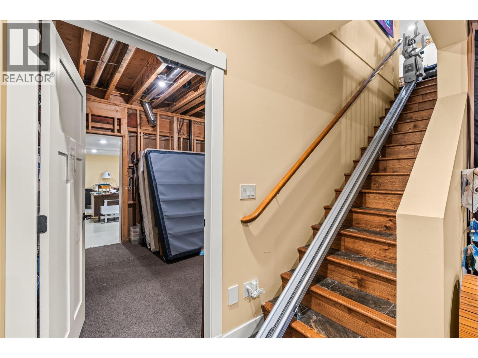 32 2444 York Avenue, Armstrong