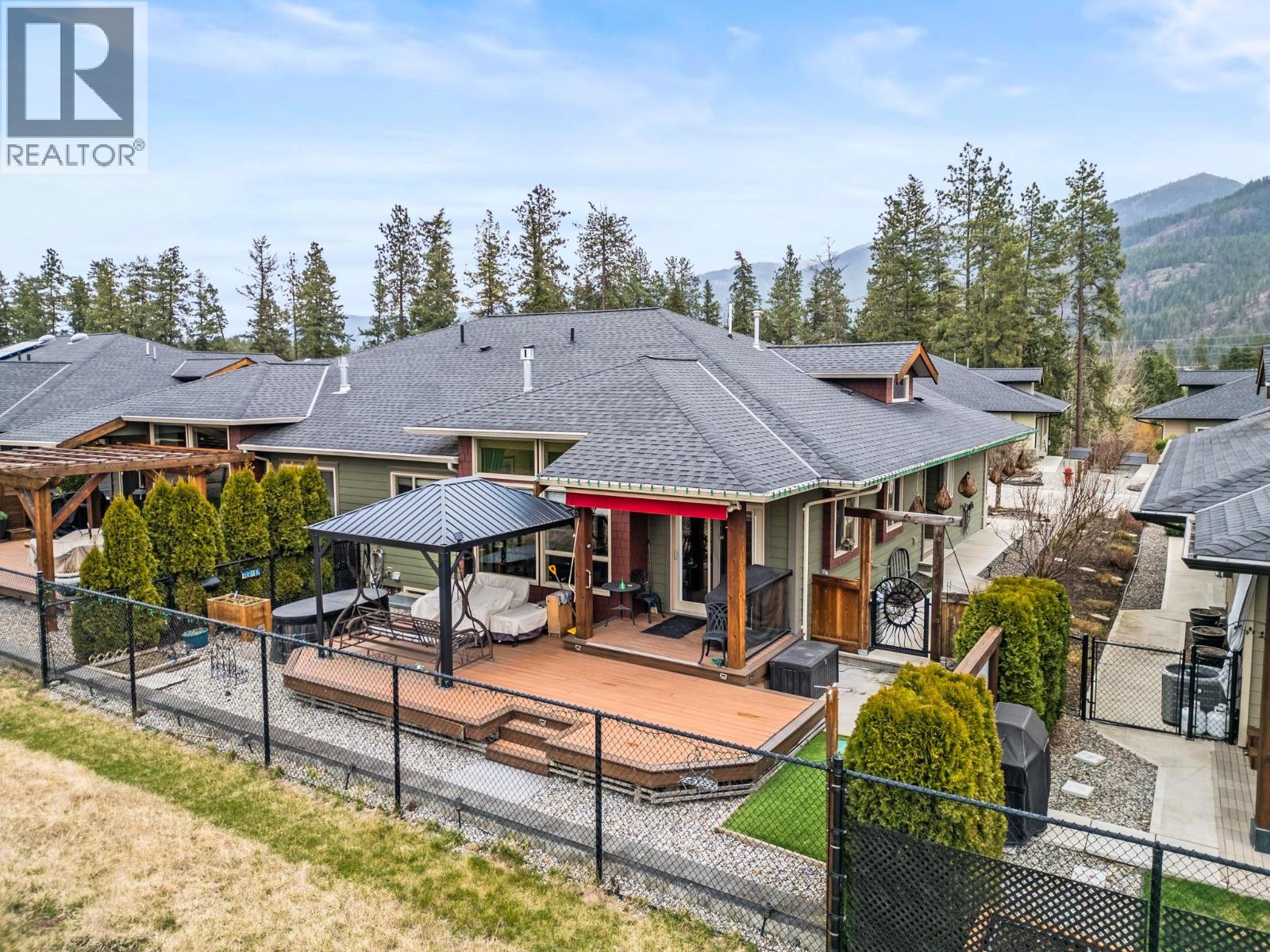 32 2444 York Avenue, Armstrong