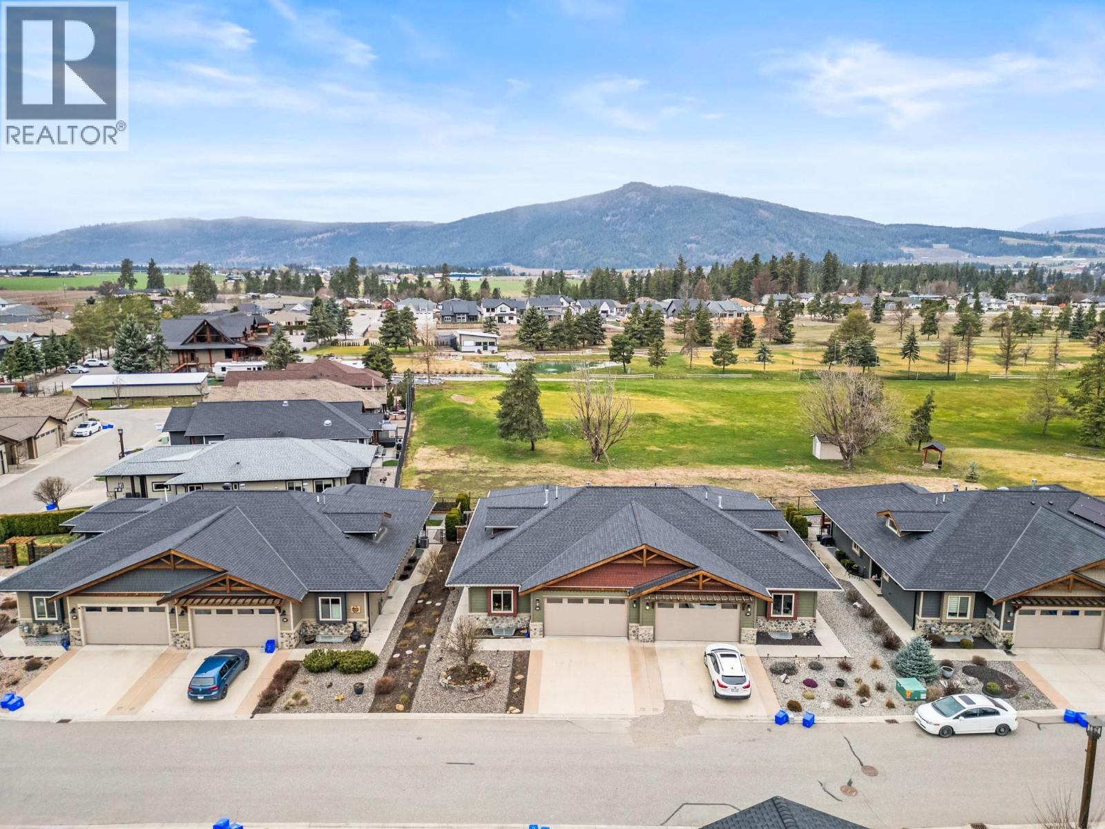 32 2444 York Avenue, Armstrong