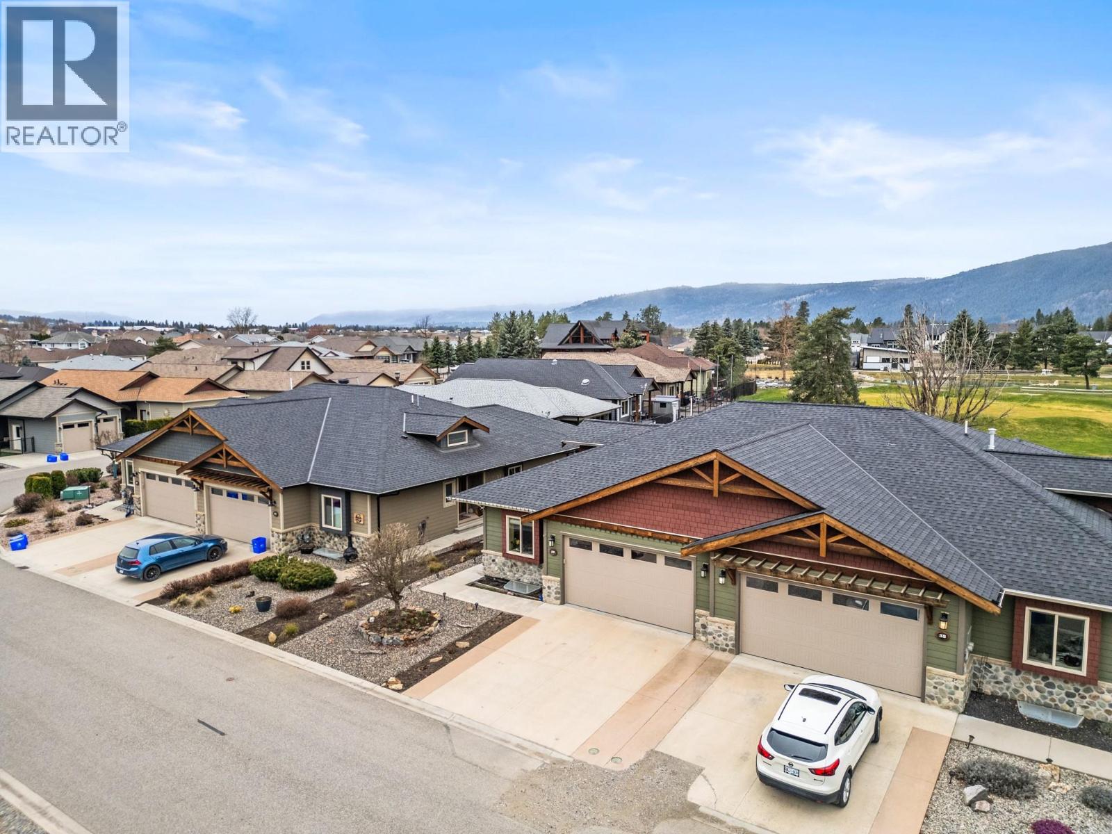 32 2444 York Avenue, Armstrong