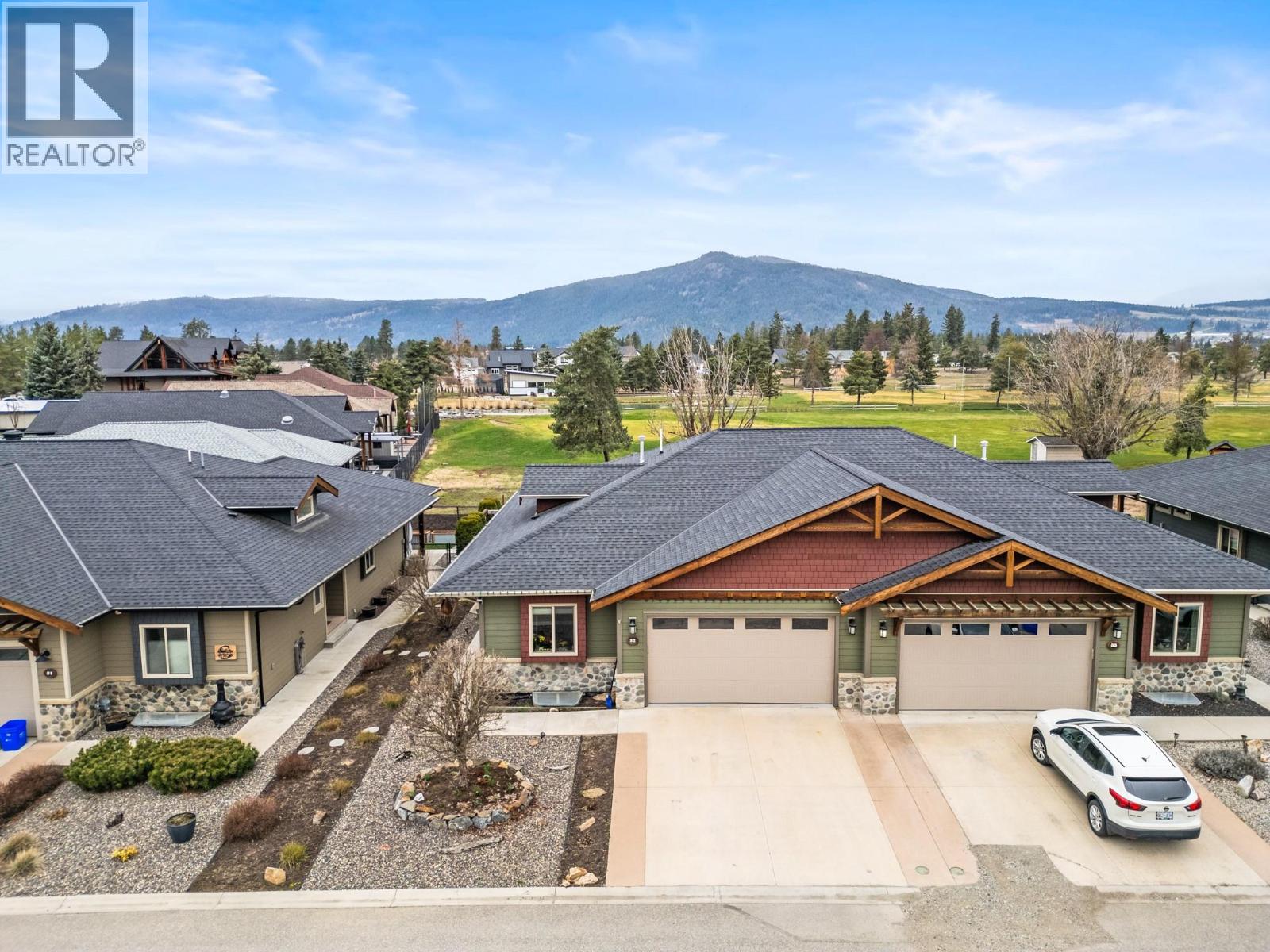 32 2444 York Avenue, Armstrong