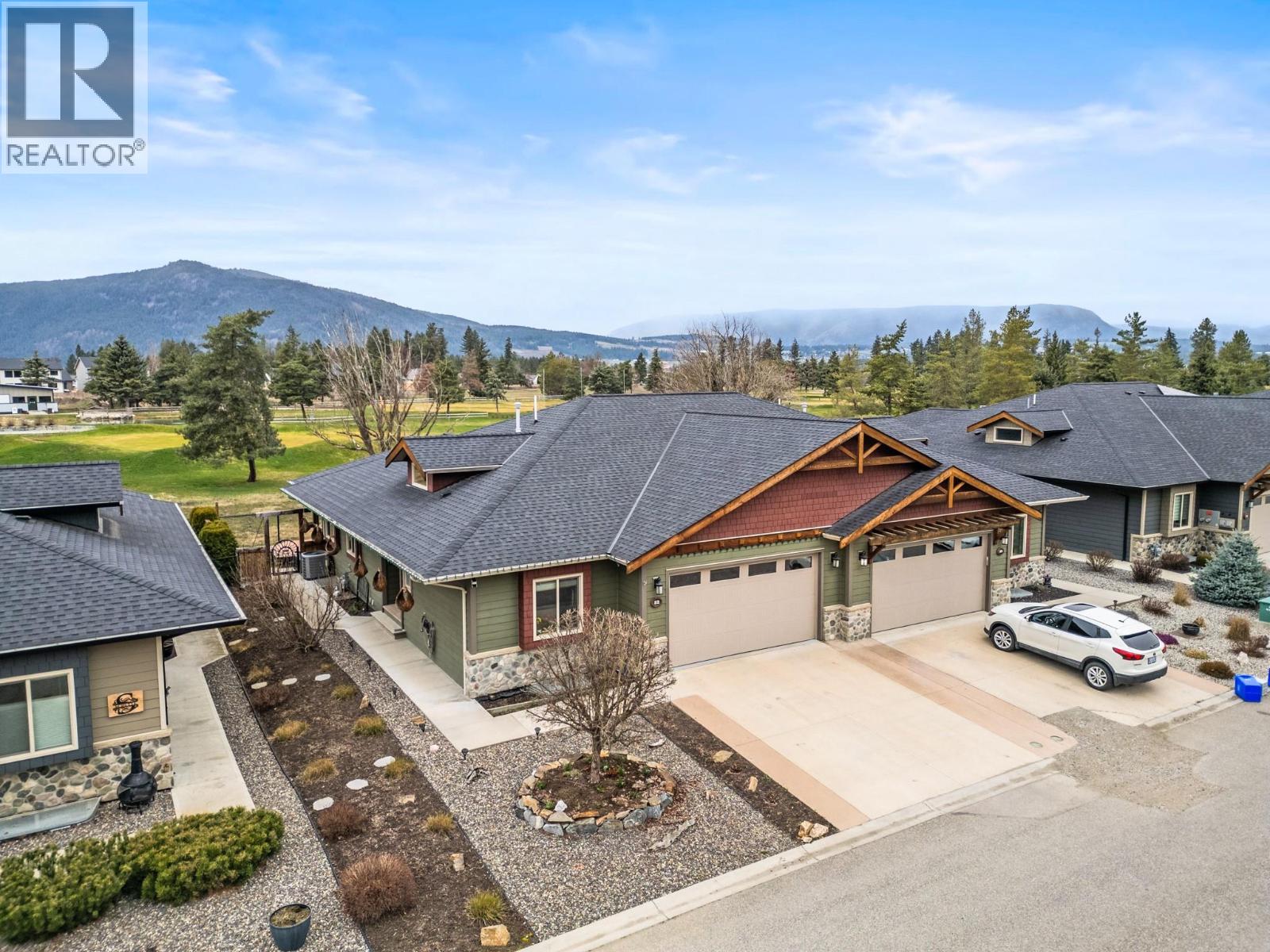 32 2444 York Avenue, Armstrong