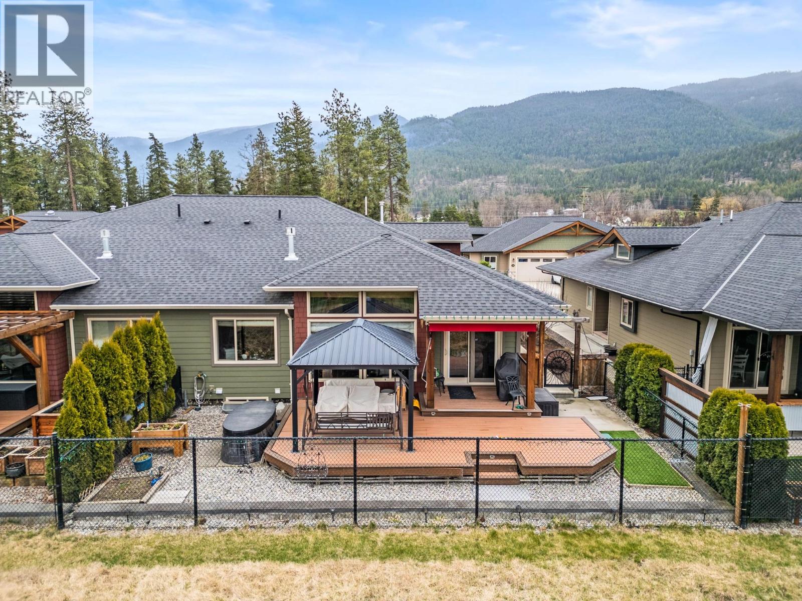 32 2444 York Avenue, Armstrong