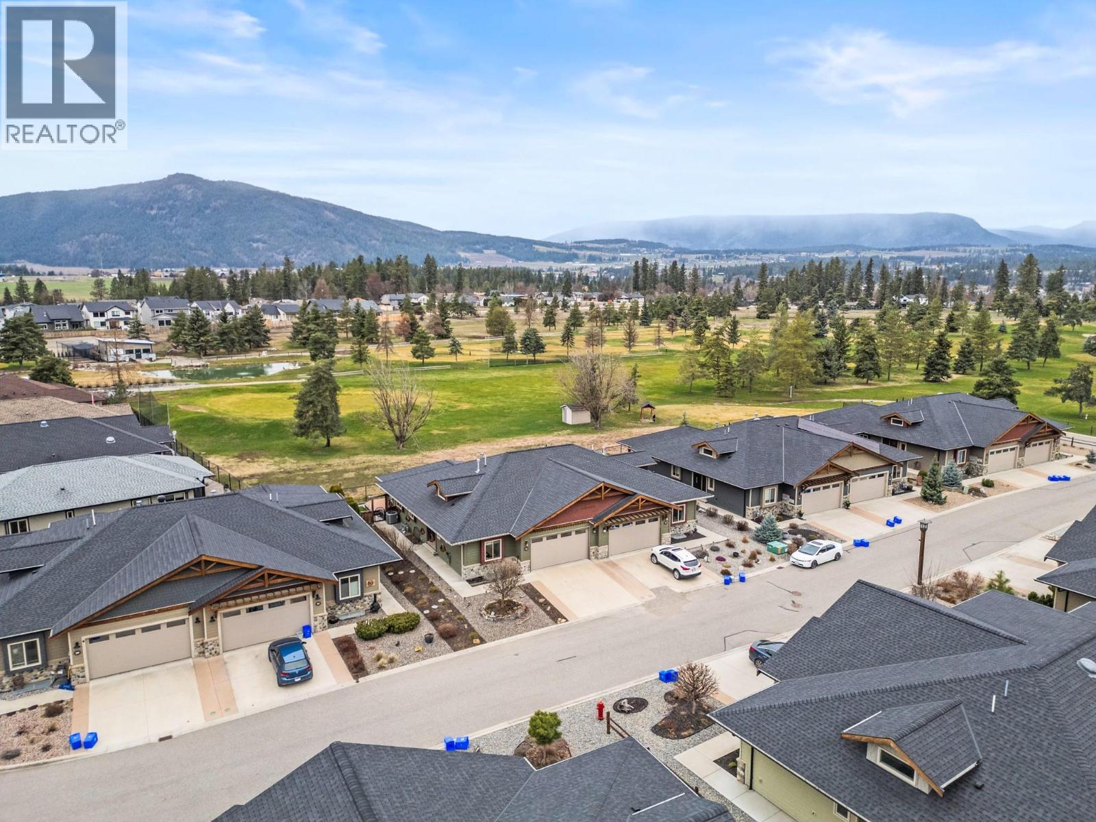 32 2444 York Avenue, Armstrong