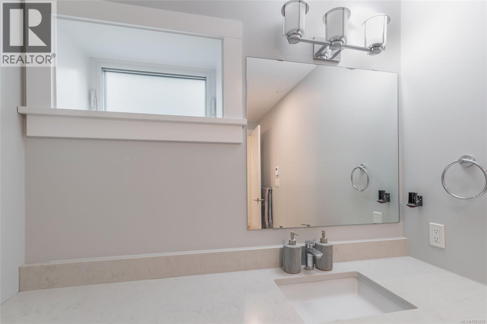 #8 180 First Ave W - 22