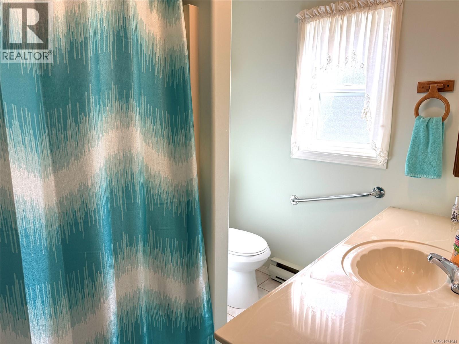 6131 Drinkwater Rd, Port Alberni