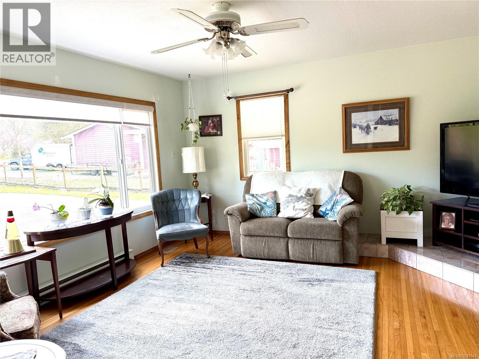 6131 Drinkwater Rd, Port Alberni