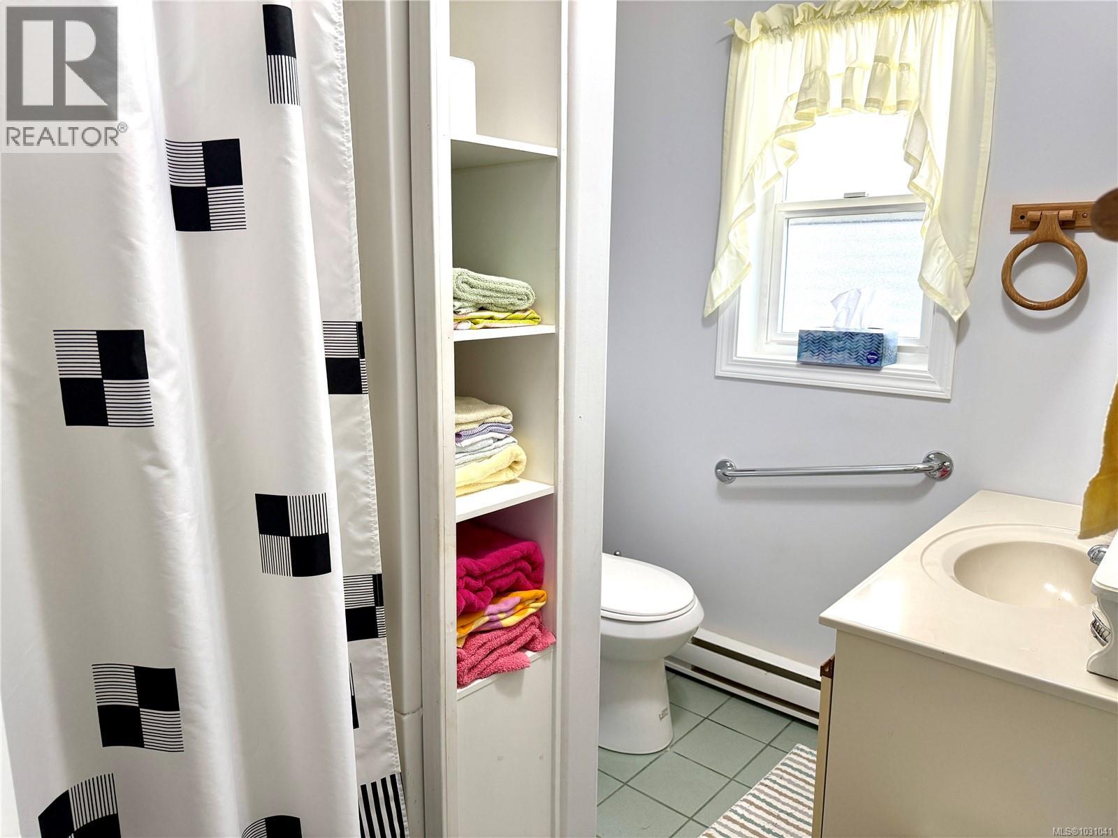 6131 Drinkwater Rd, Port Alberni