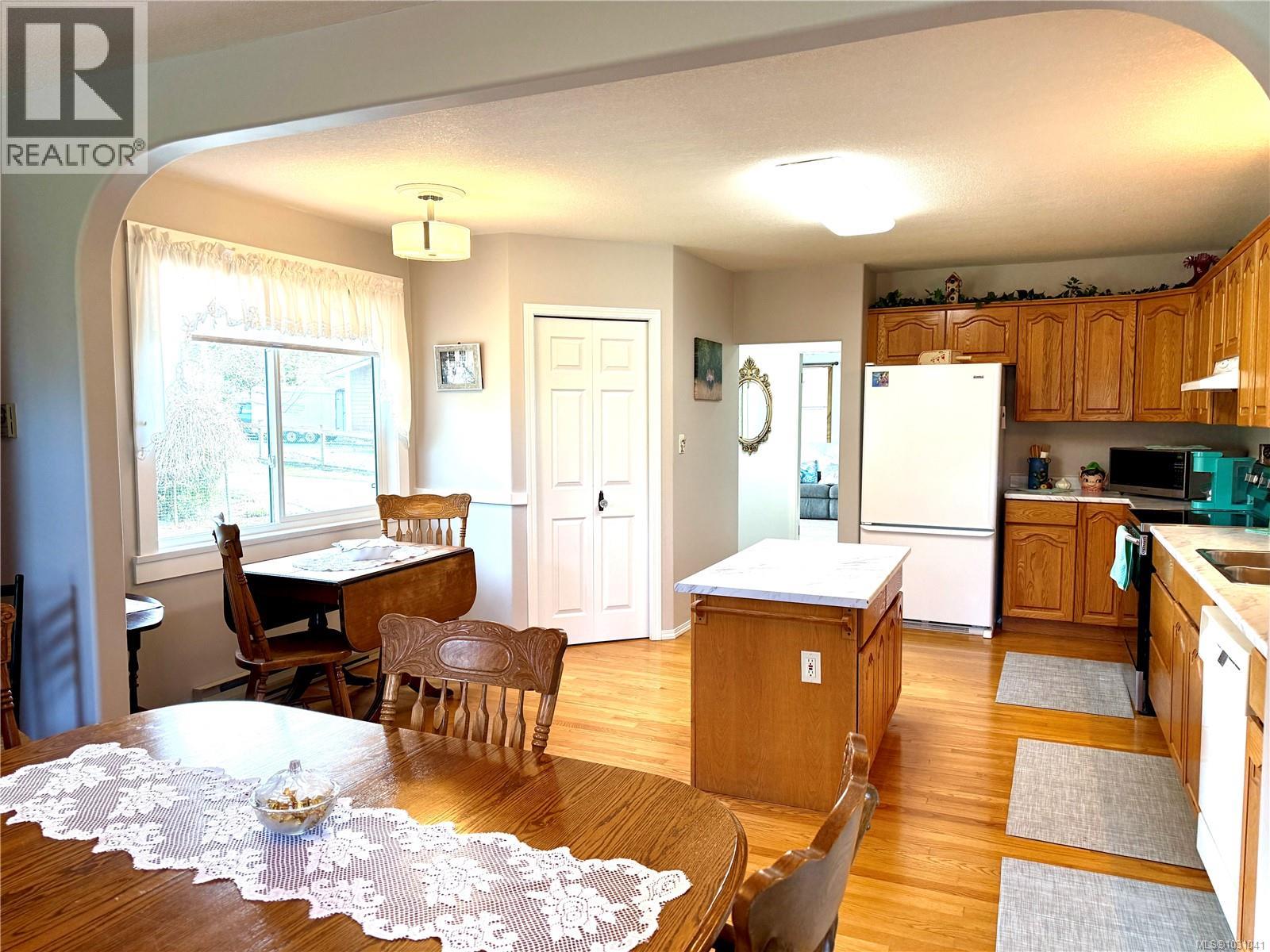 6131 Drinkwater Rd, Port Alberni