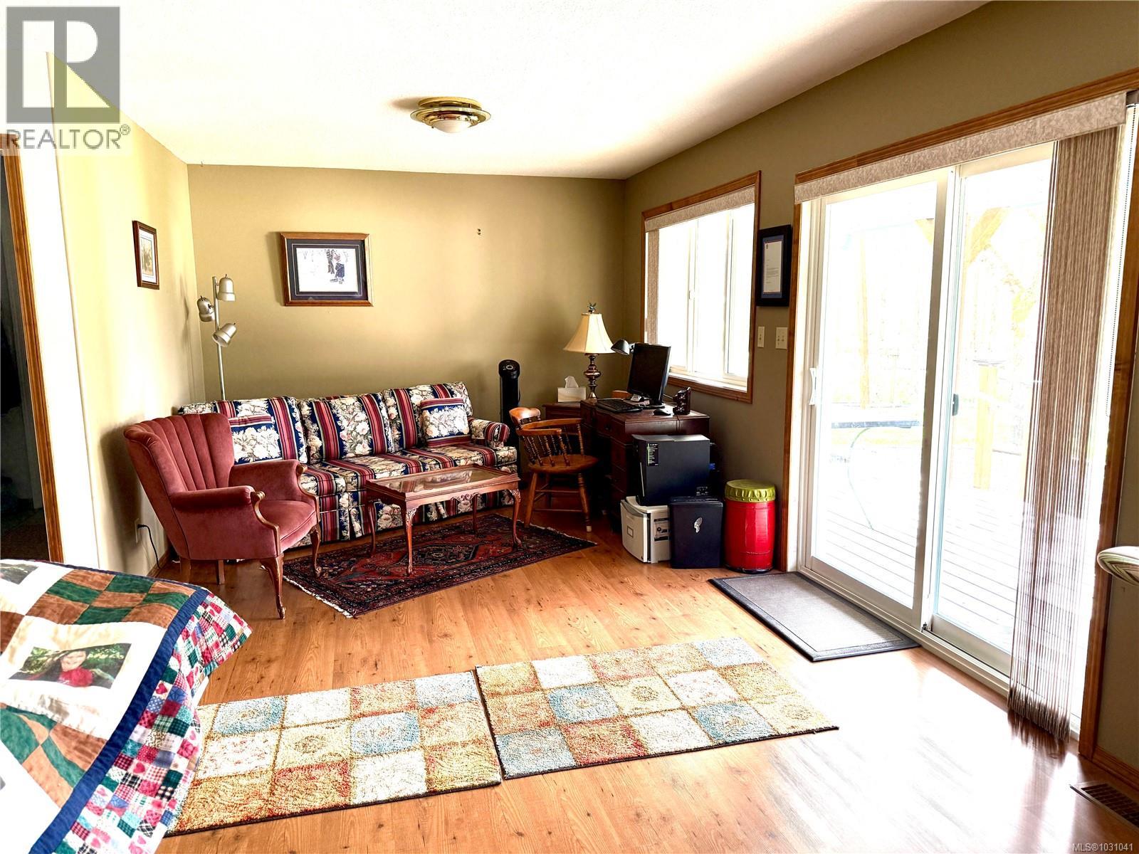 6131 Drinkwater Rd, Port Alberni