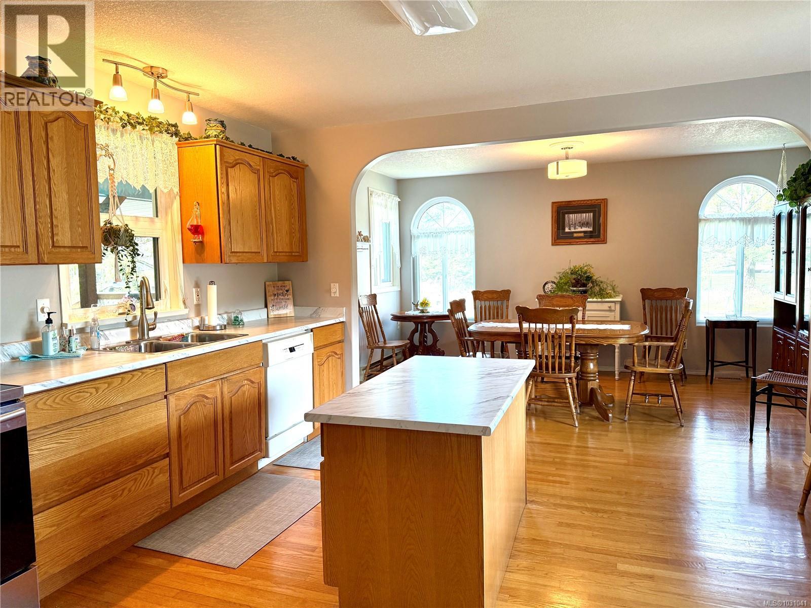 6131 Drinkwater Rd, Port Alberni