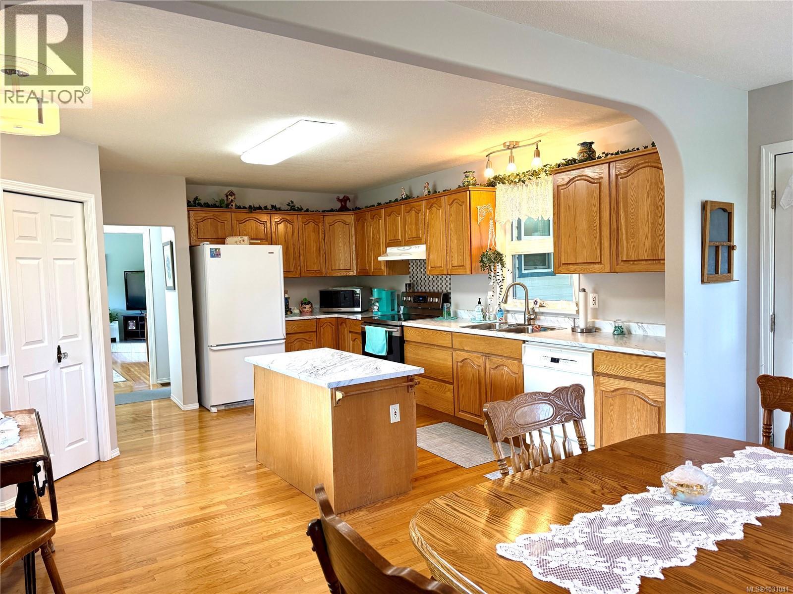 6131 Drinkwater Rd, Port Alberni