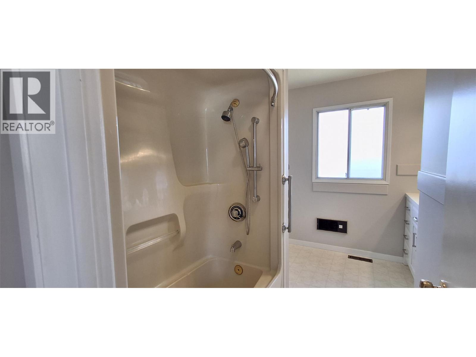 338 Beach Drive, Chase