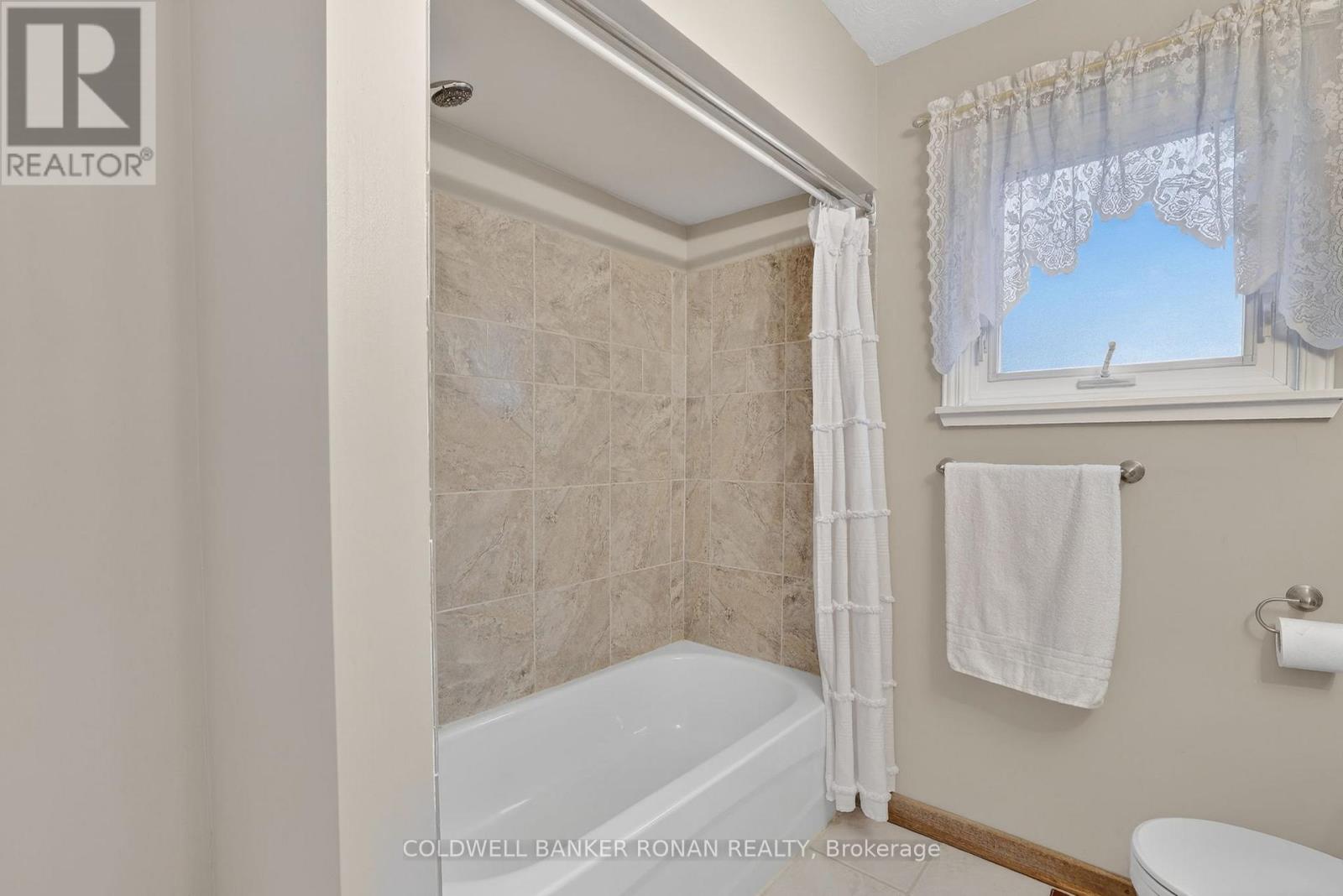 56 LAKELAND CRESCENT - 22