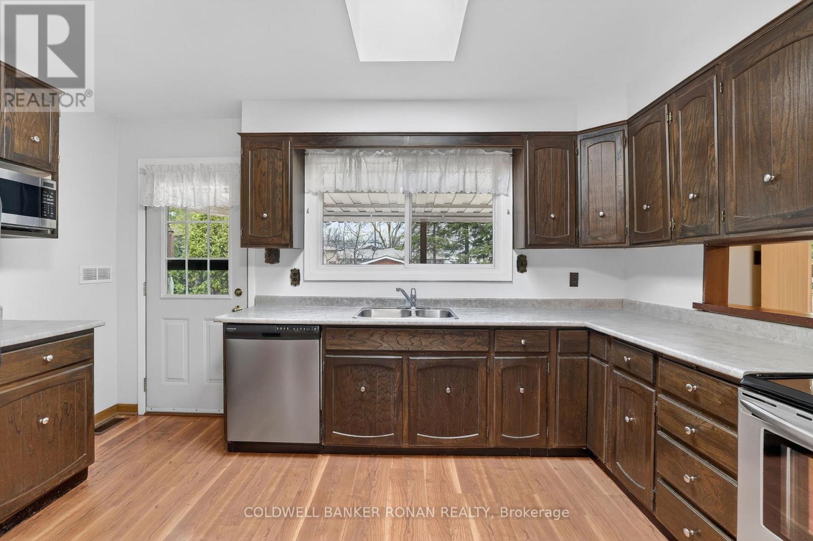 56 LAKELAND CRESCENT - 8