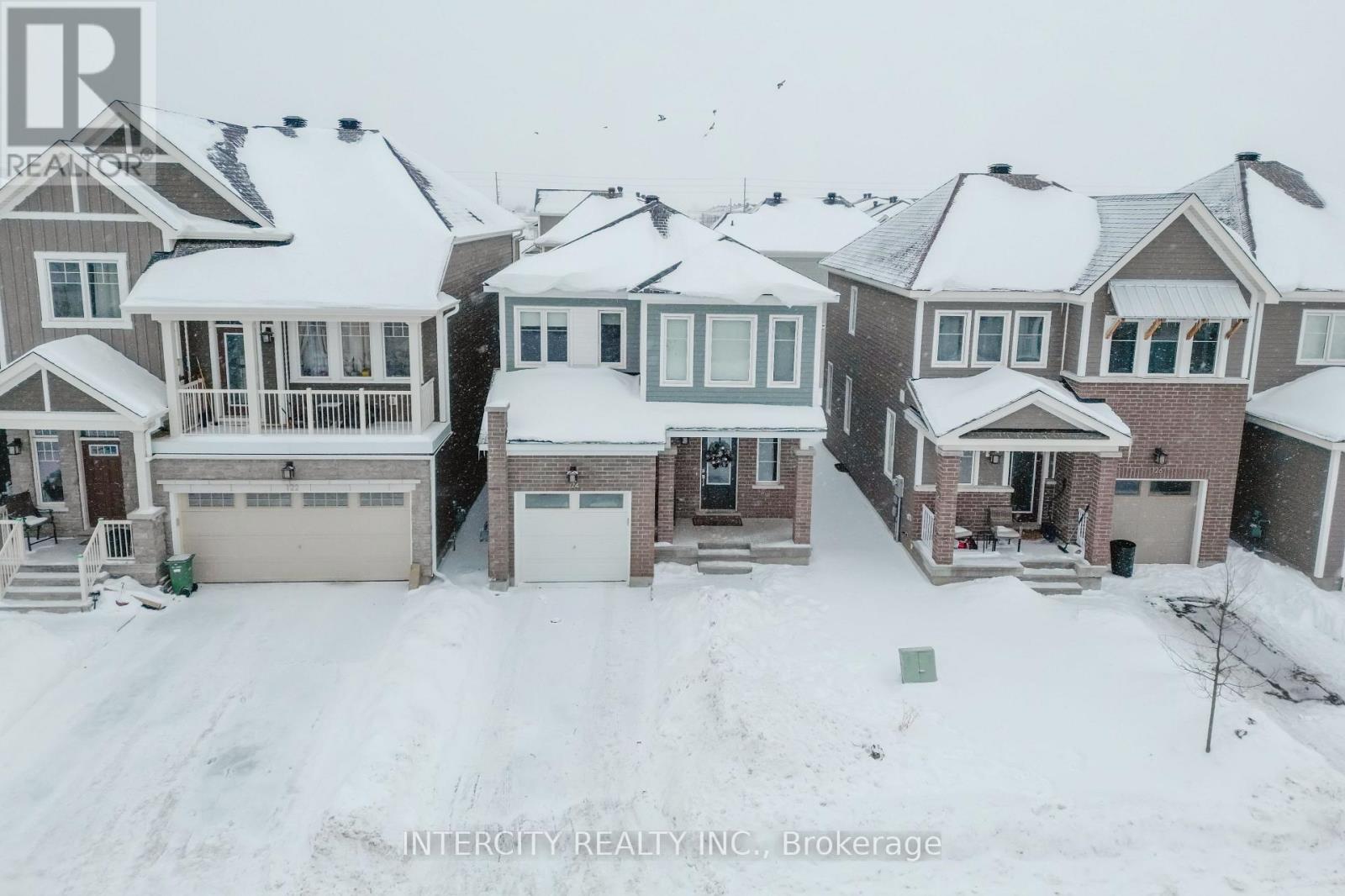 124 HACKAMORE CRESCENT - 1