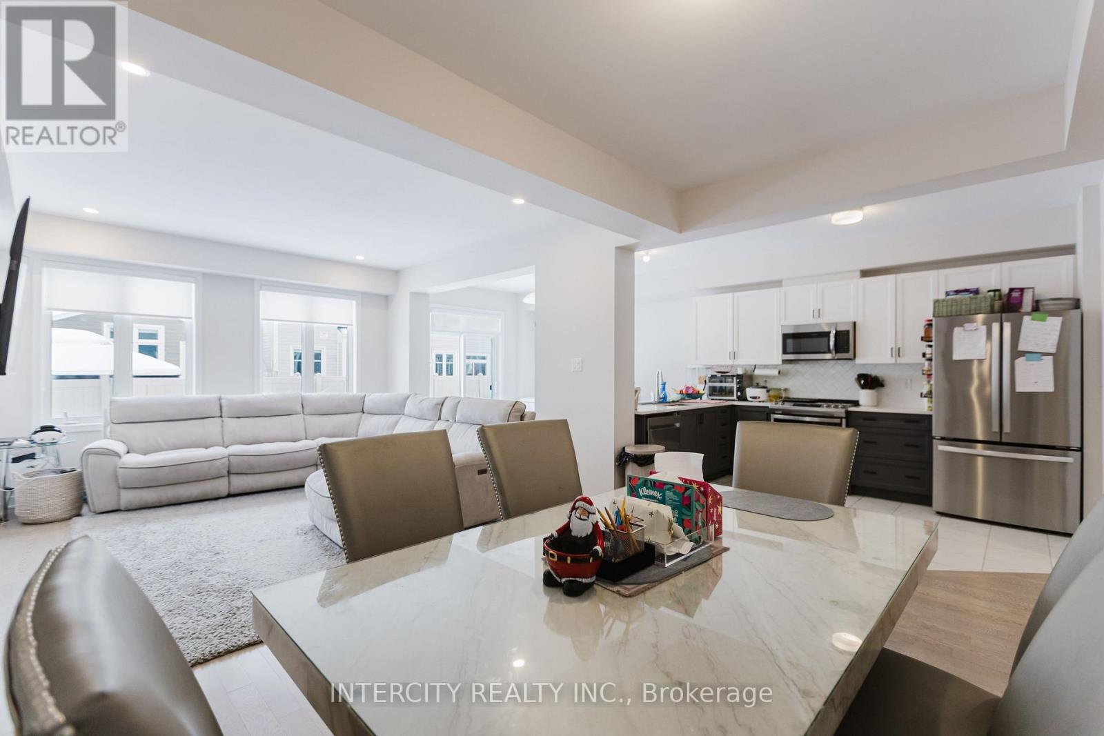 124 HACKAMORE CRESCENT - 12