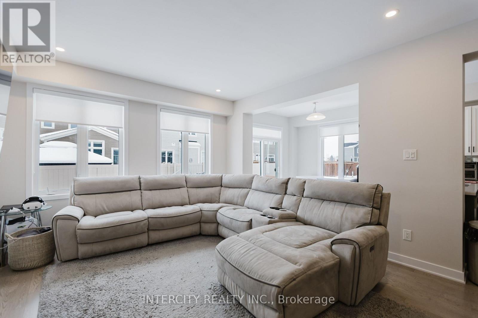 124 HACKAMORE CRESCENT - 14
