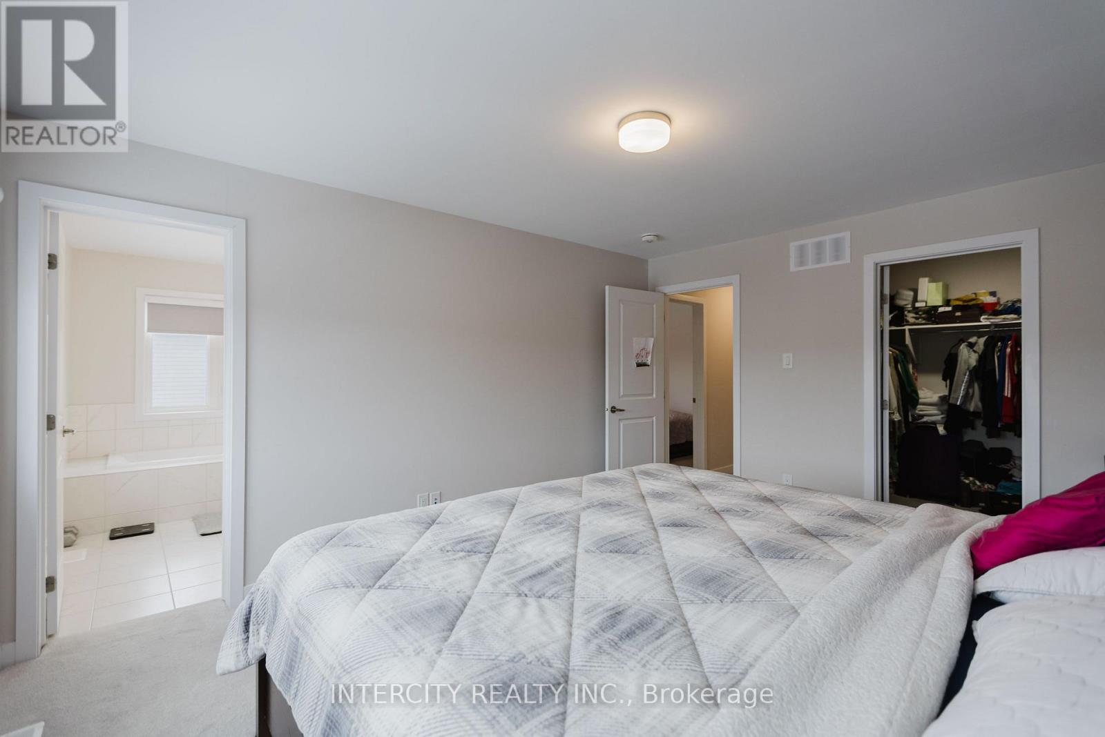 124 HACKAMORE CRESCENT - 23