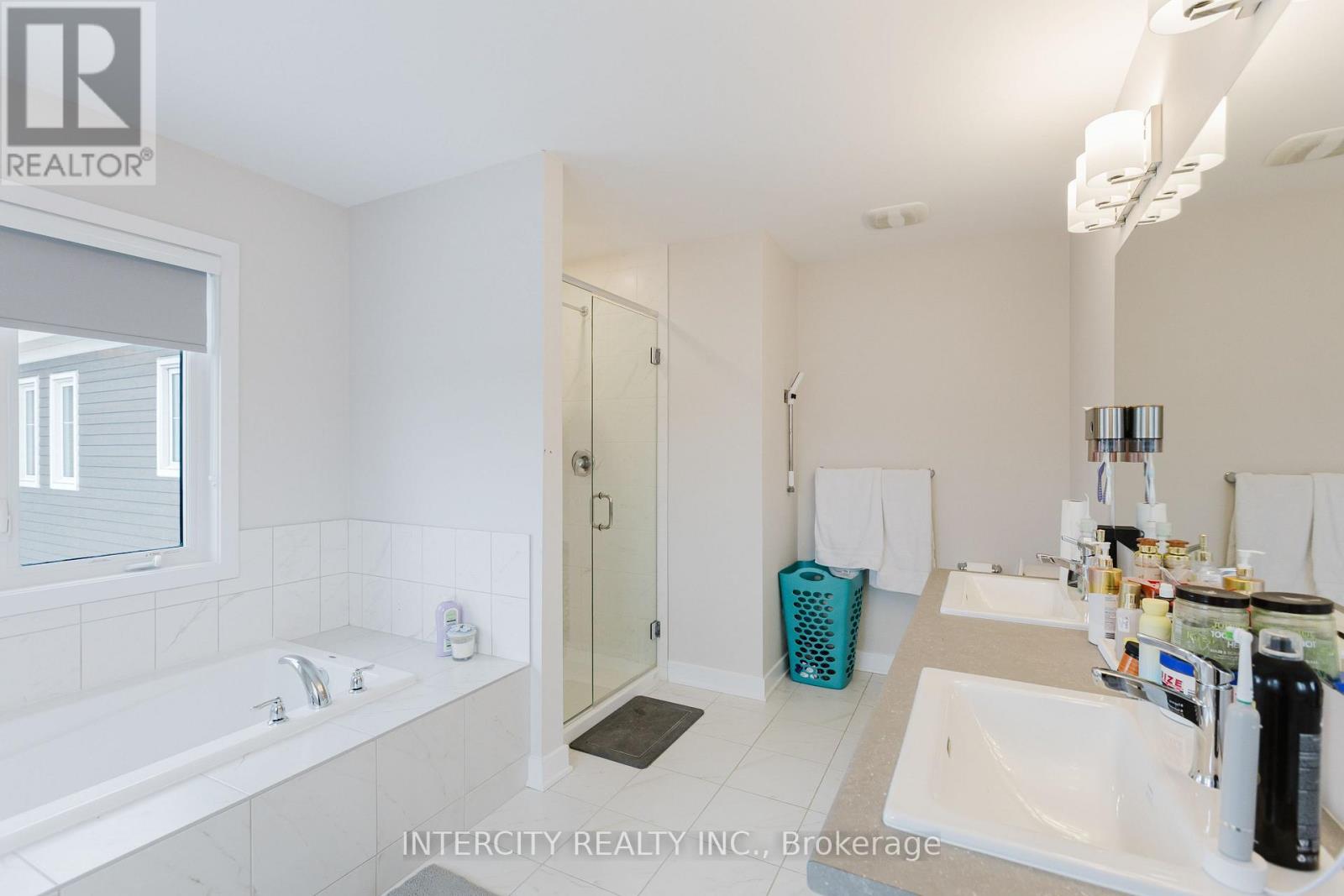124 HACKAMORE CRESCENT - 24
